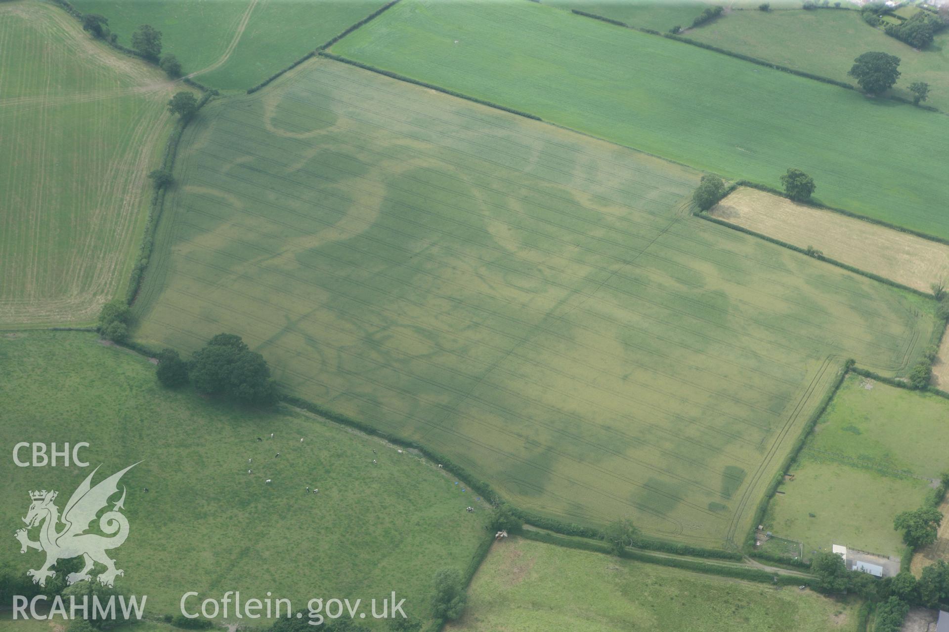 RCAHMW colour oblique photograph of Llandrinio settlement. Taken by Toby Driver and Oliver Davies on 05/07/2011.
