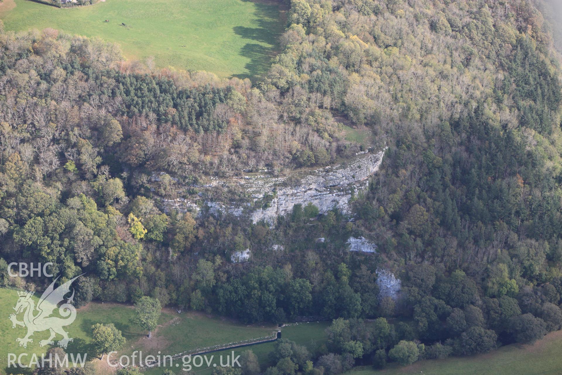 RCAHMW colour oblique photograph of Cefn Rocks, Caves. Taken by Toby Driver on 04/10/2011.