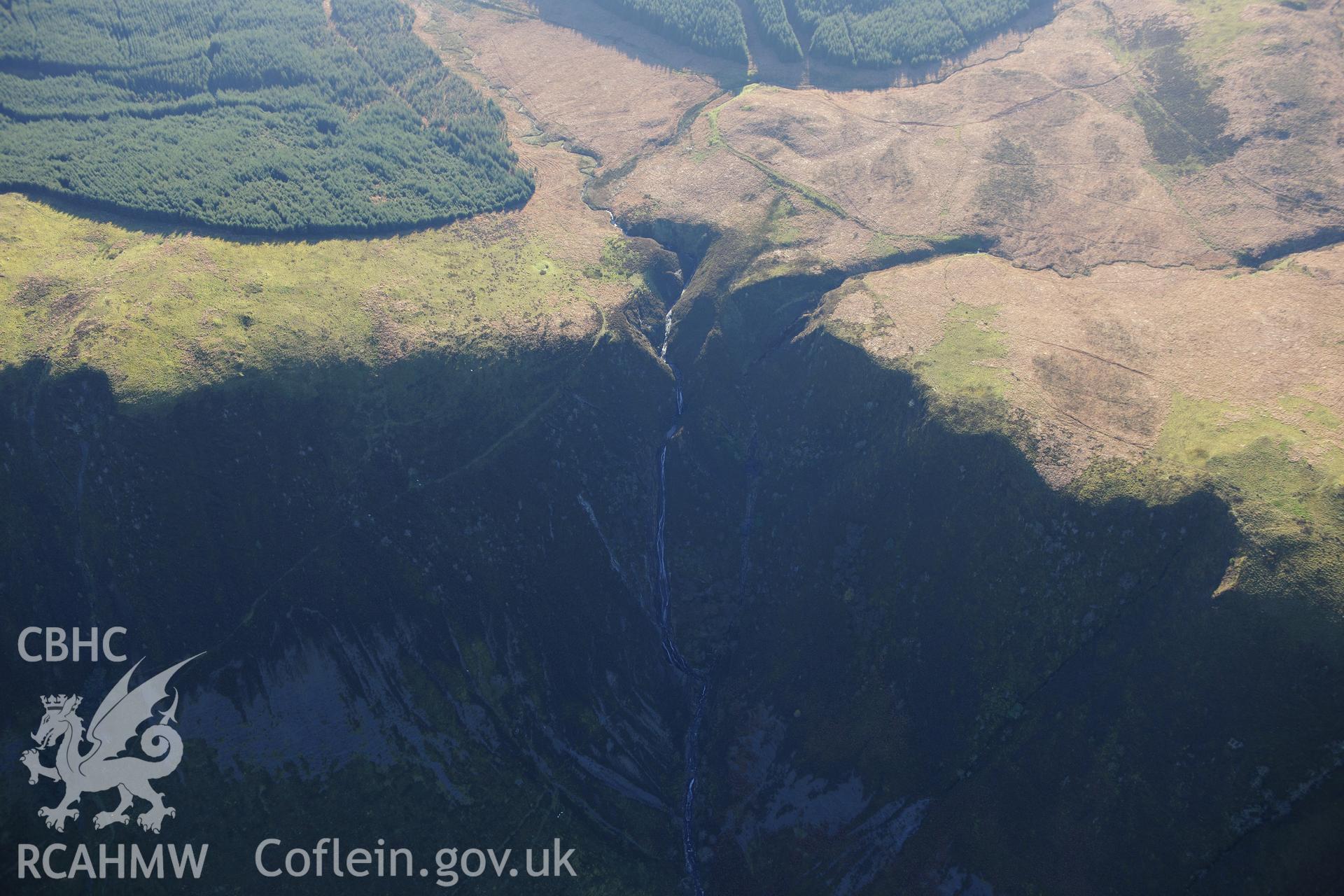 RCAHMW colour oblique photograph of Pistyll y Llyn waterfall, landscape from north. Taken by Toby Driver on 05/11/2012.