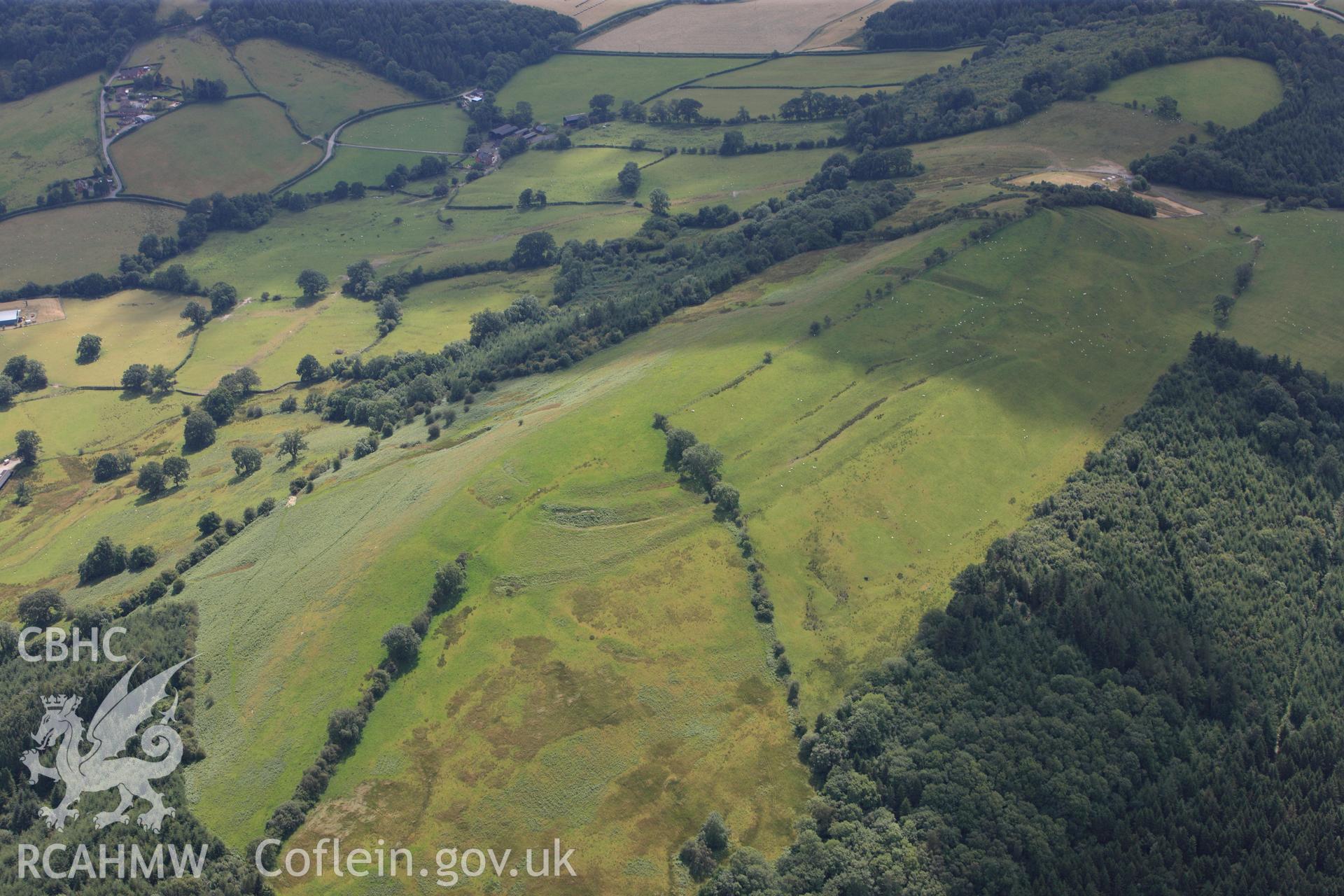 RCAHMW colour oblique photograph of Cefn Carnedd Hillfort. Taken by Toby Driver on 27/07/2012.