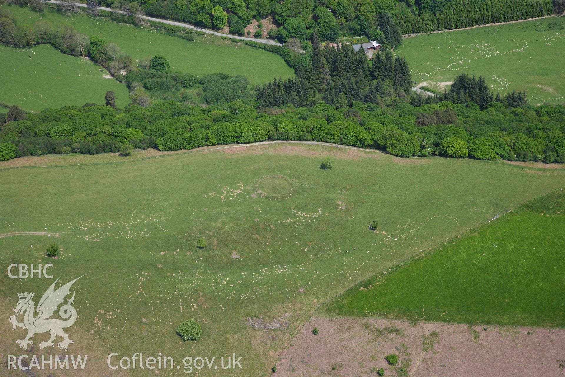 RCAHMW colour oblique photograph of Pen Twr Cairn. Taken by Toby Driver on 28/05/2012.