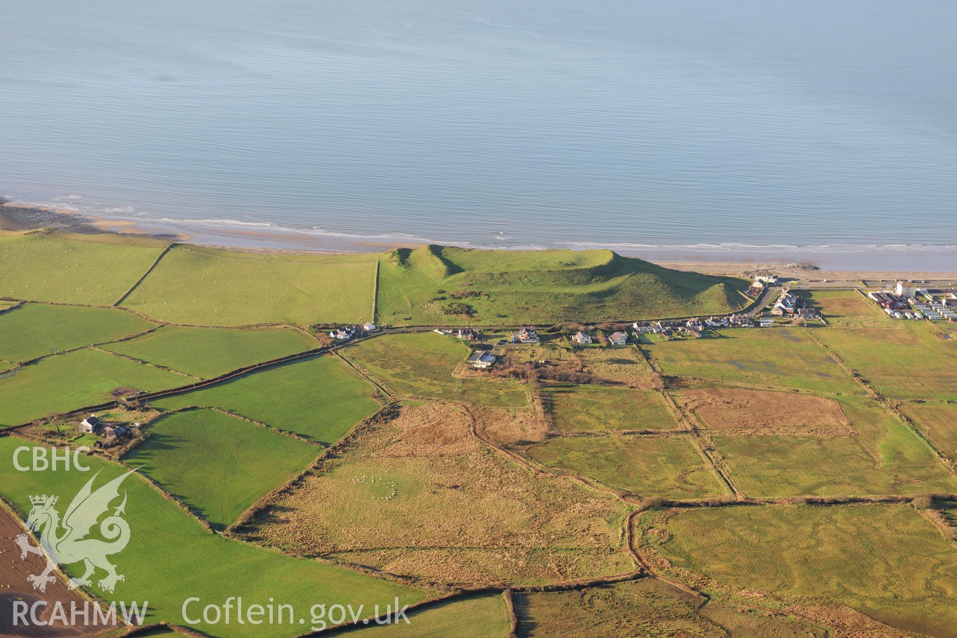 RCAHMW colour oblique photograph of Dinas Dinlle hillfort. Taken by Toby Driver on 10/12/2012.