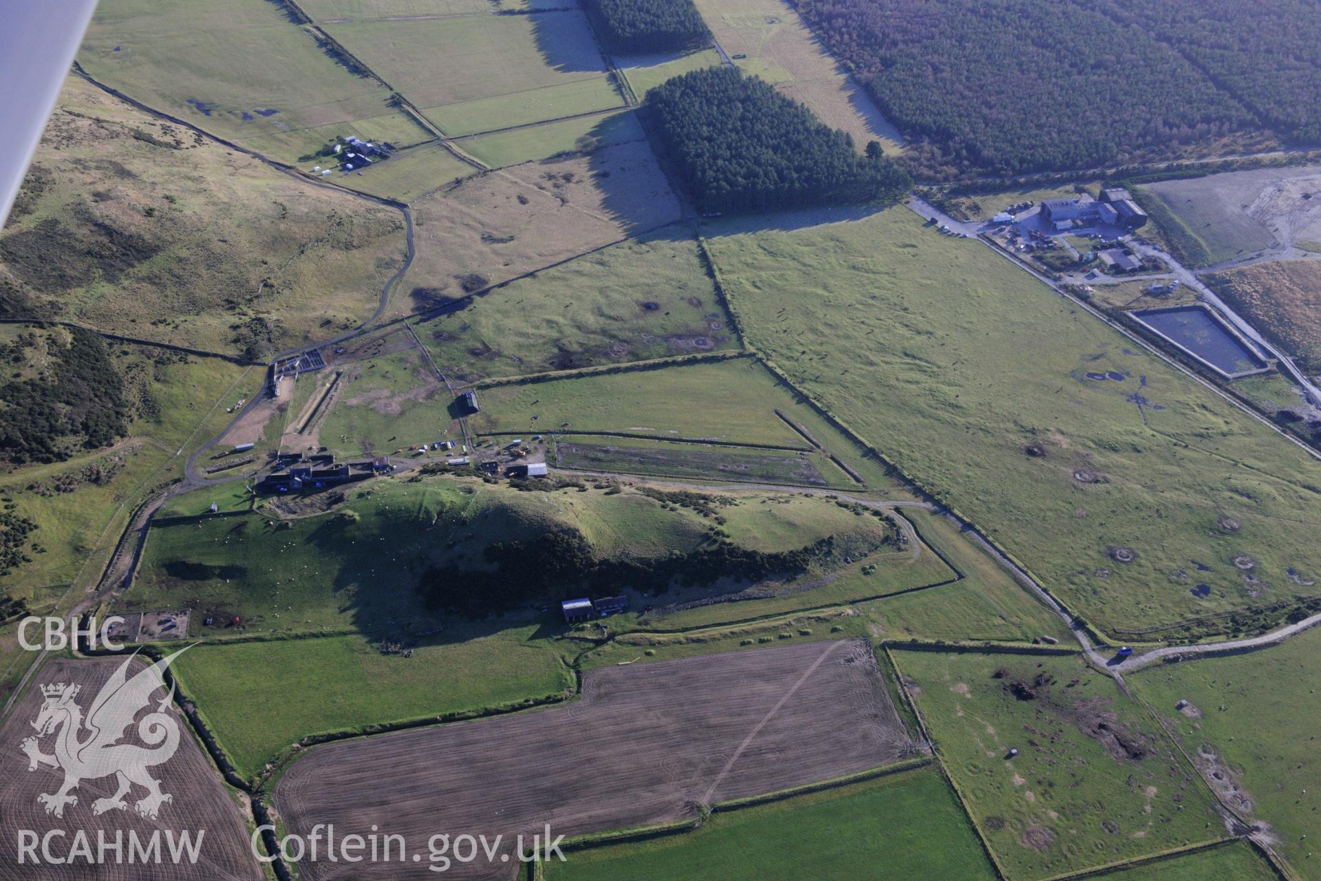 RCAHMW colour oblique photograph of Tanforhesgan earthwork enclosure, and rock 'island' to west. Taken by Toby Driver on 10/12/2012.