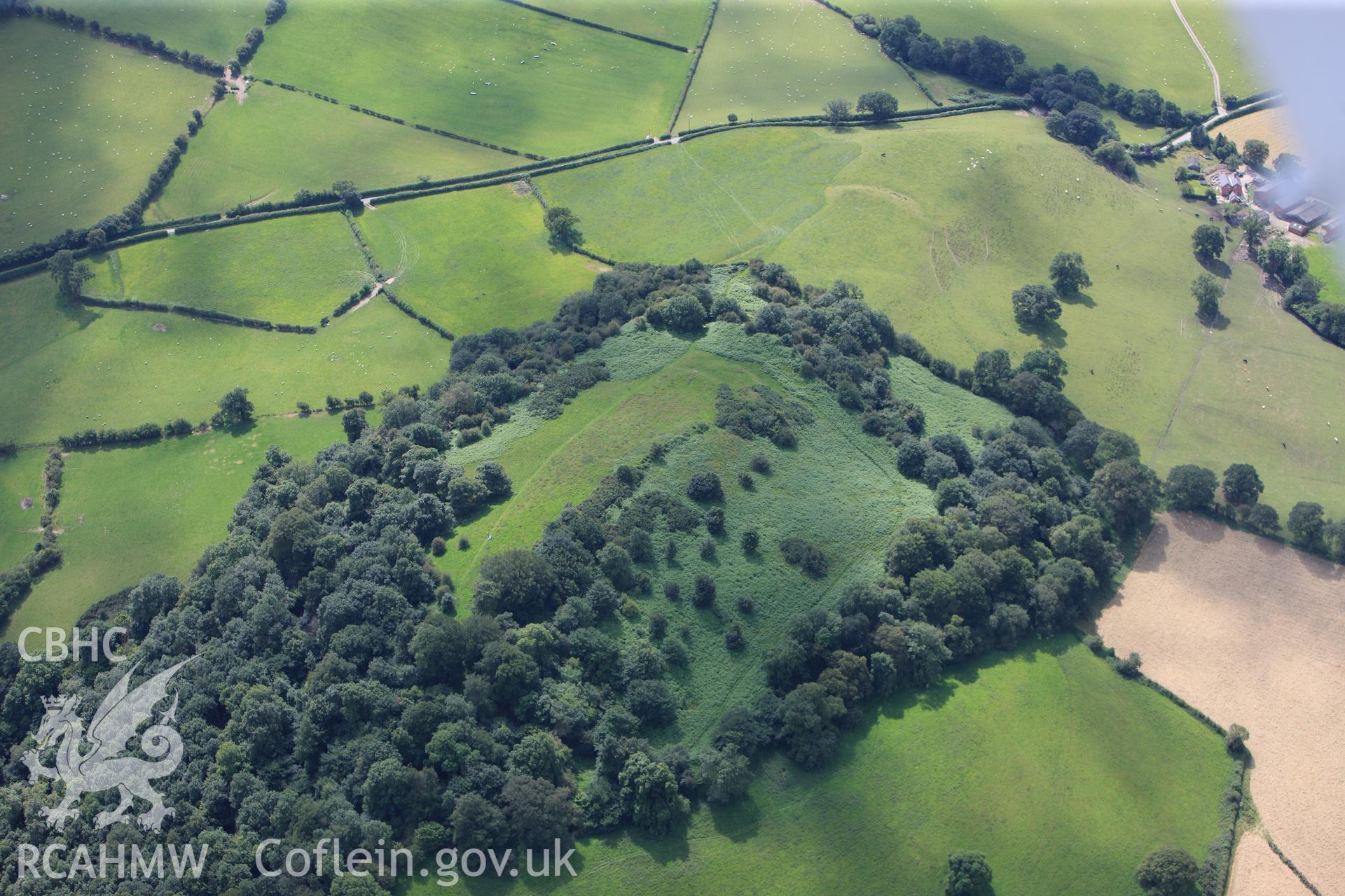 RCAHMW colour oblique photograph of Ffridd Faldwyn hillfort, Montgomery. Taken by Toby Driver on 27/07/2012.