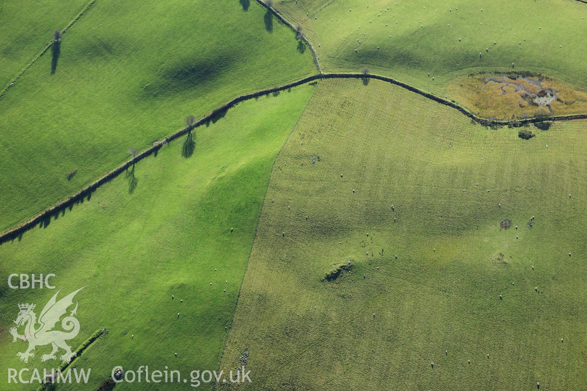 RCAHMW colour oblique photograph of Penlan square earthwork enclosure, or fortlet. Taken by Toby Driver on 05/11/2012.
