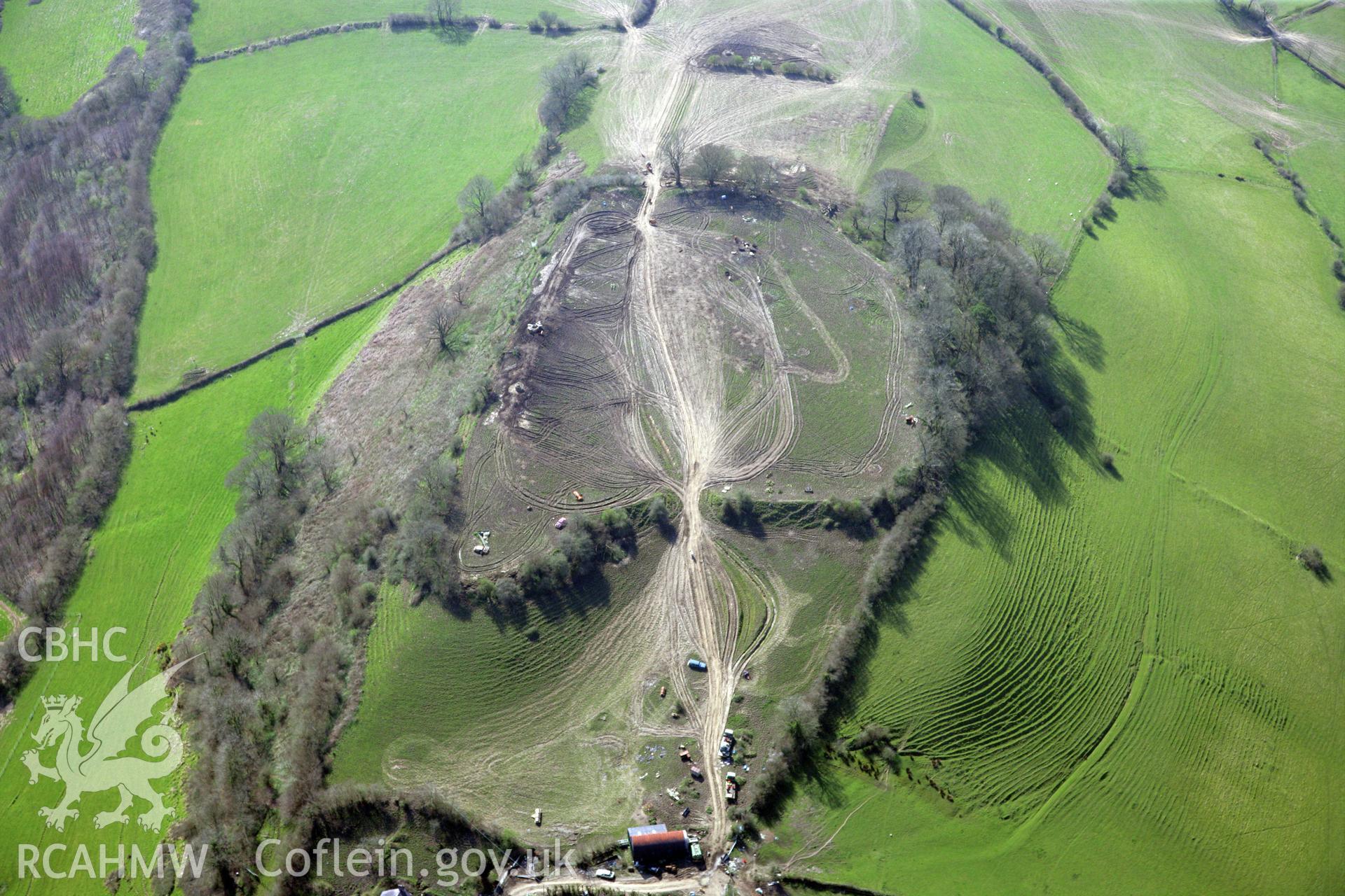 RCAHMW colour oblique photograph of Grongaer hillfort. Taken by Toby Driver and Oliver Davies on 28/03/2012.