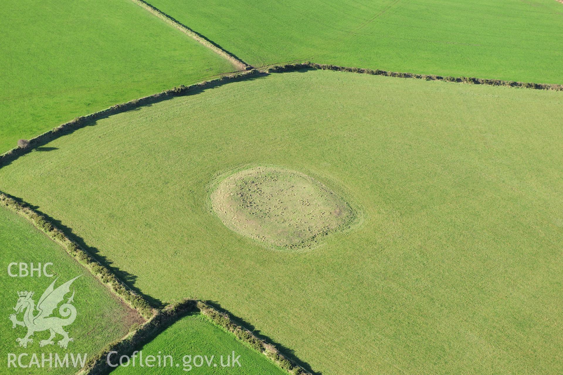 RCAHMW colour oblique photograph of Hill Slope Enclosure, 400m north-west of Parc Robert Enclosure. Taken by Toby Driver on 26/10/2012.