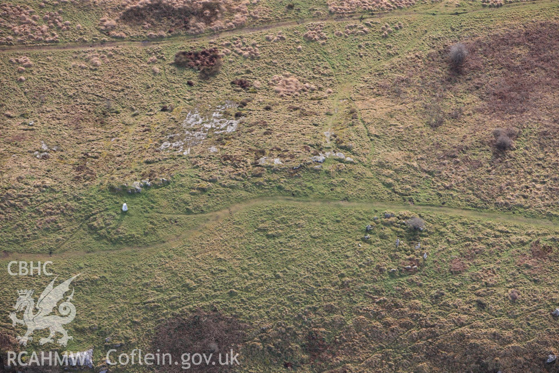 RCAHMW colour oblique photograph of Mynydd Llangyndeyrn, Round Cairns. Taken by Toby Driver on 27/01/2012.