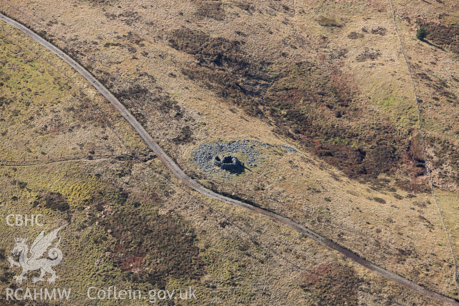 RCAHMW colour oblique photograph of Pen y Garn cairn. Taken by Toby Driver on 05/11/2012.