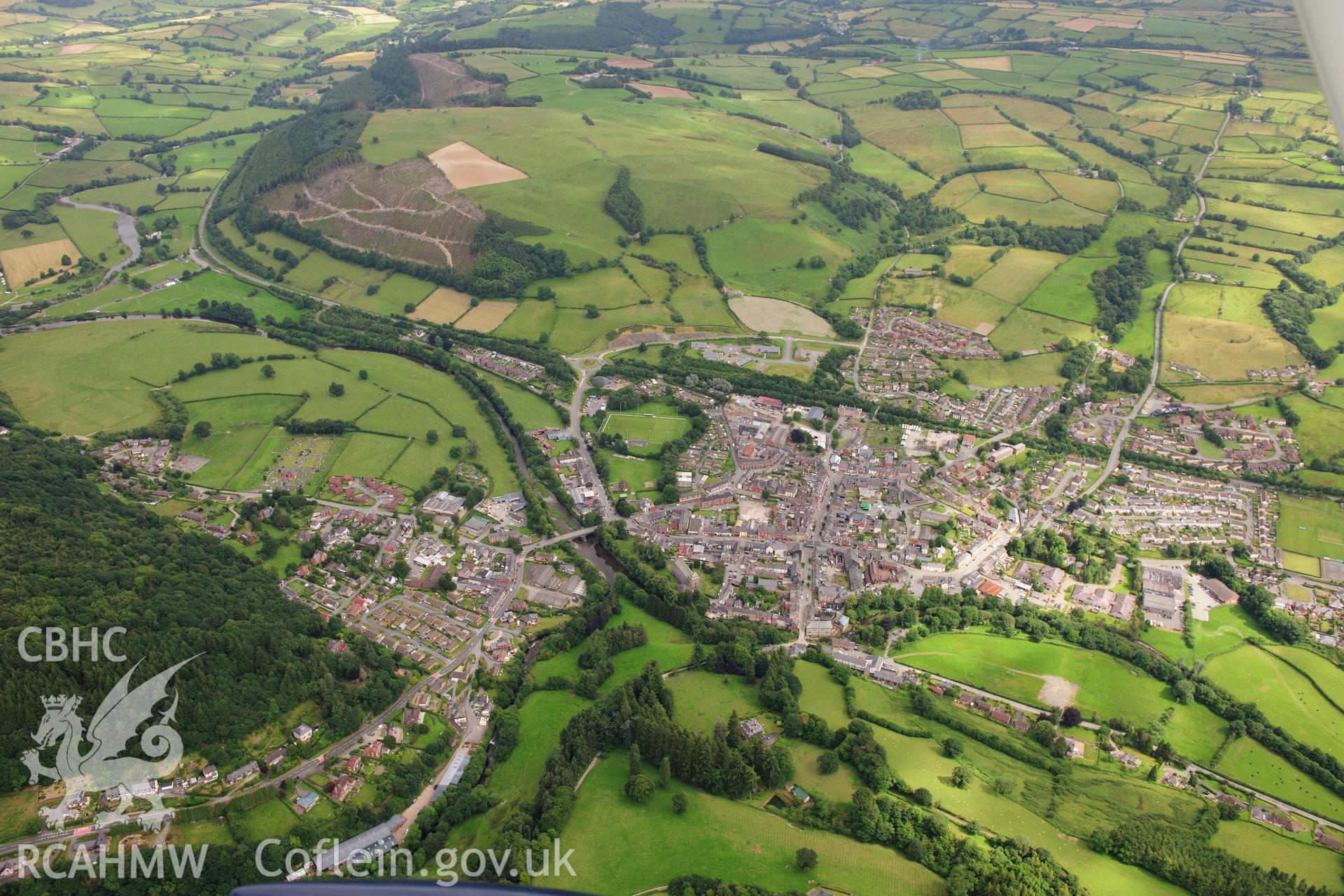 RCAHMW colour oblique photograph of Llanidloes. Taken by Toby Driver on 27/07/2012.