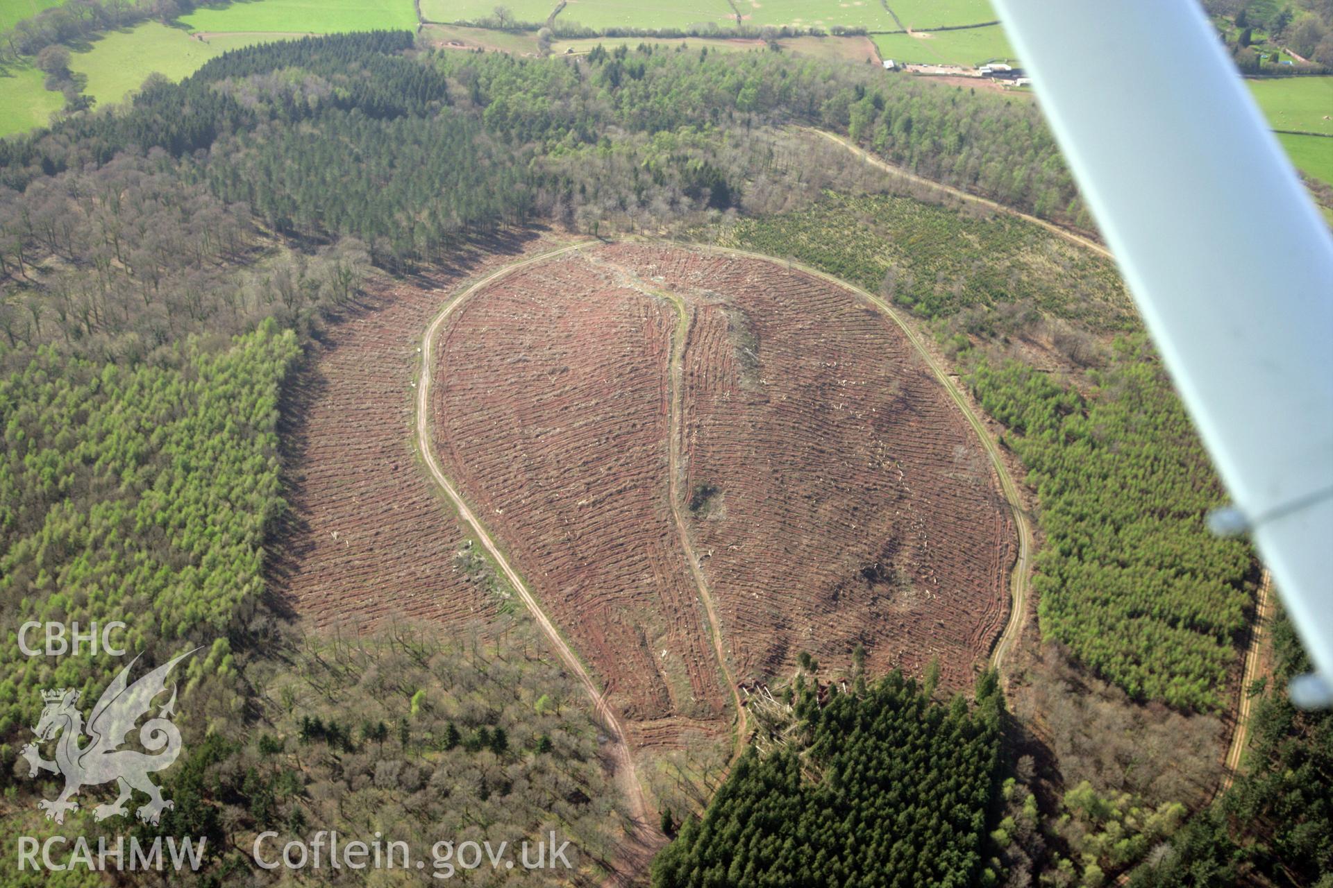 RCAHMW colour oblique photograph of Ysgyryd Fach, Little Skirrid defended enclosure. Taken by Toby Driver and Oliver Davies on 28/03/2012.