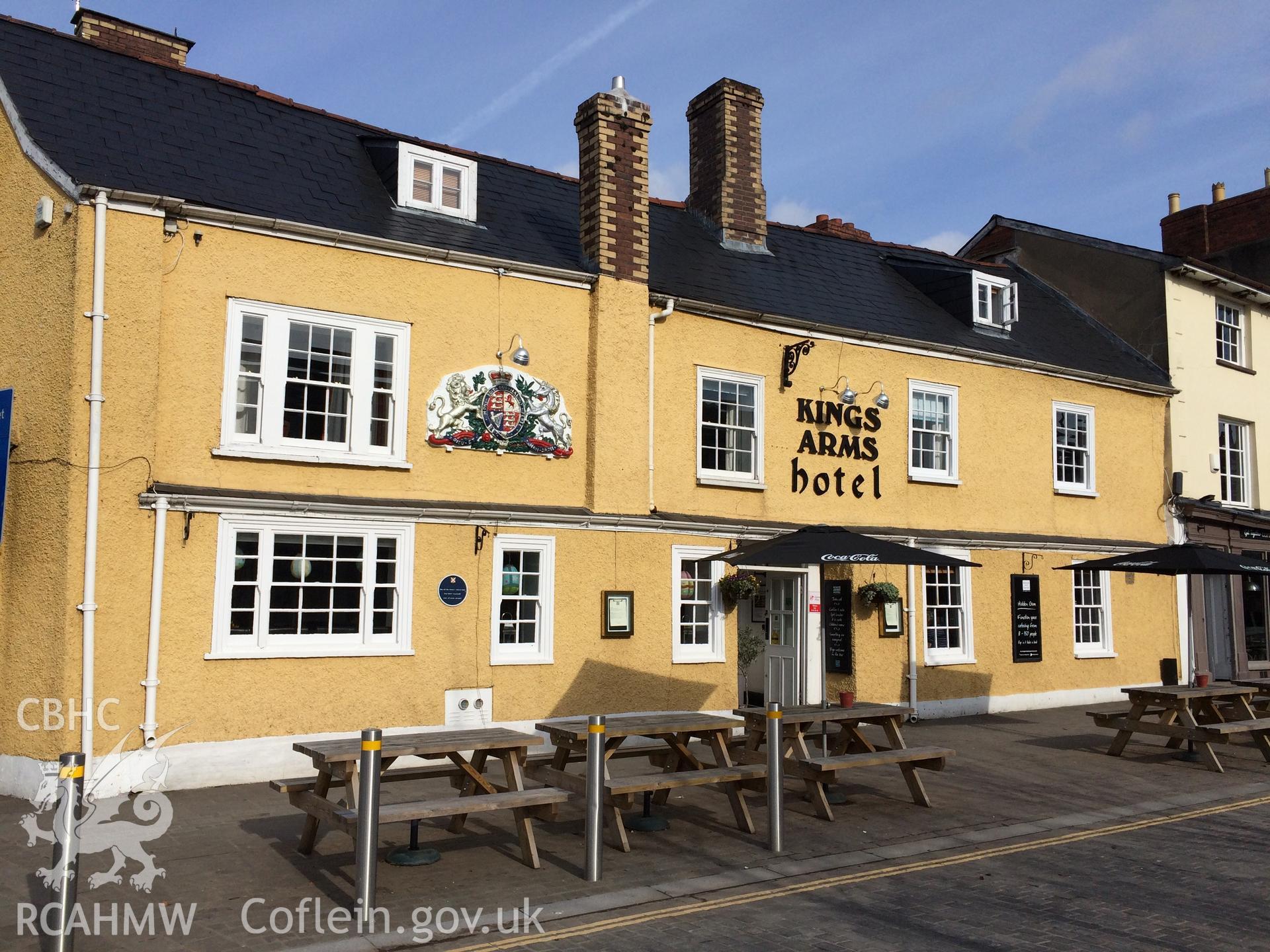 Colour photo showing view of Kings Arms Inn, Abergavenny taken by Paul R. Davis, 2018.
