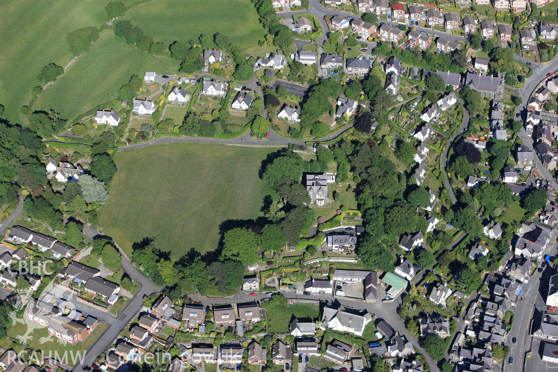 RCAHMW colour oblique photograph of The Close, Llanfairfechan. Taken by Toby Driver on 16/06/2010.