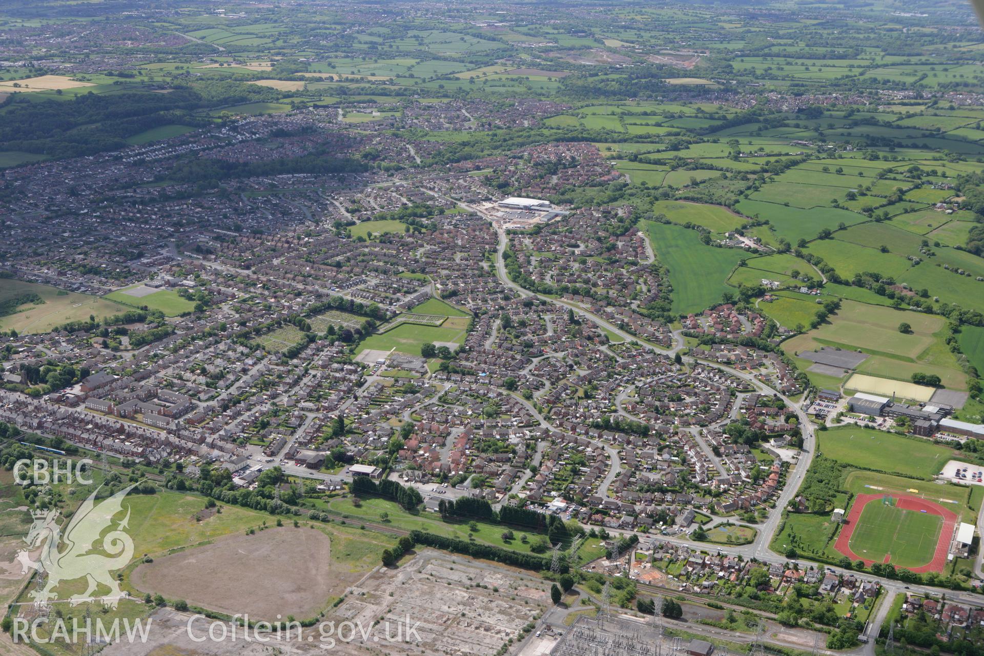 RCAHMW colour oblique photograph of Connah's Quay. Taken by Toby Driver on 27/05/2010.