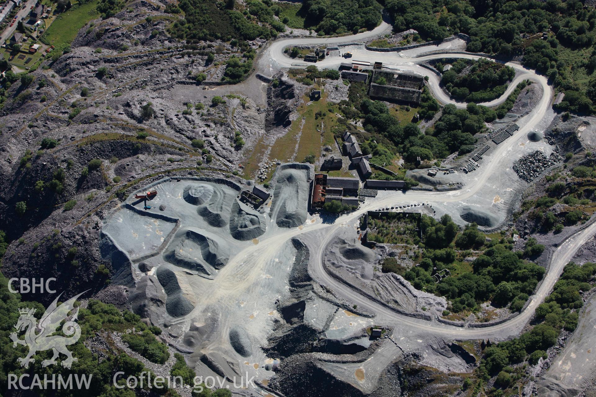 RCAHMW colour oblique photograph of Pen-yr-Orsedd Slate Quarry Workshop. Taken by Toby Driver on 16/06/2010.