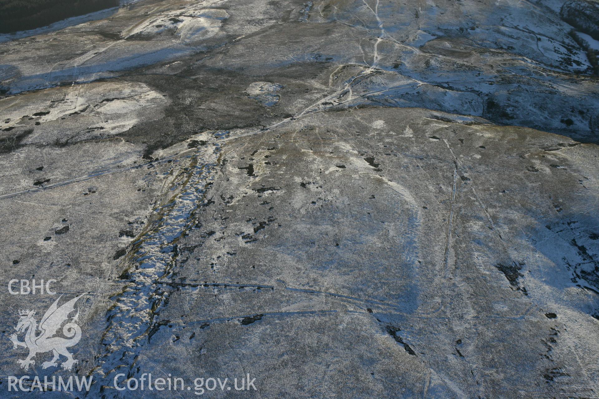 RCAHMW colour oblique photograph of Y Pigwy Roman camps. Taken by Toby Driver on 08/12/2010.