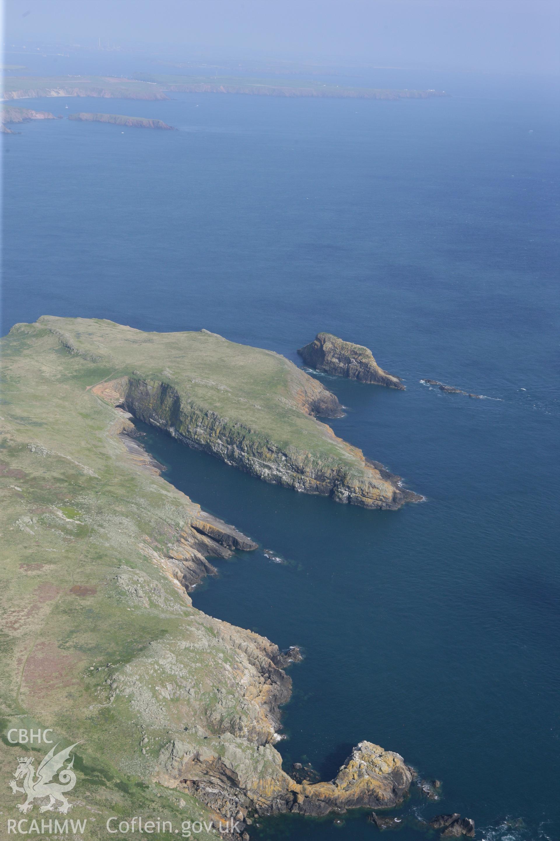 RCAHMW colour oblique photograph of Skomer Island south, field systems. Taken by Toby Driver on 25/05/2010.