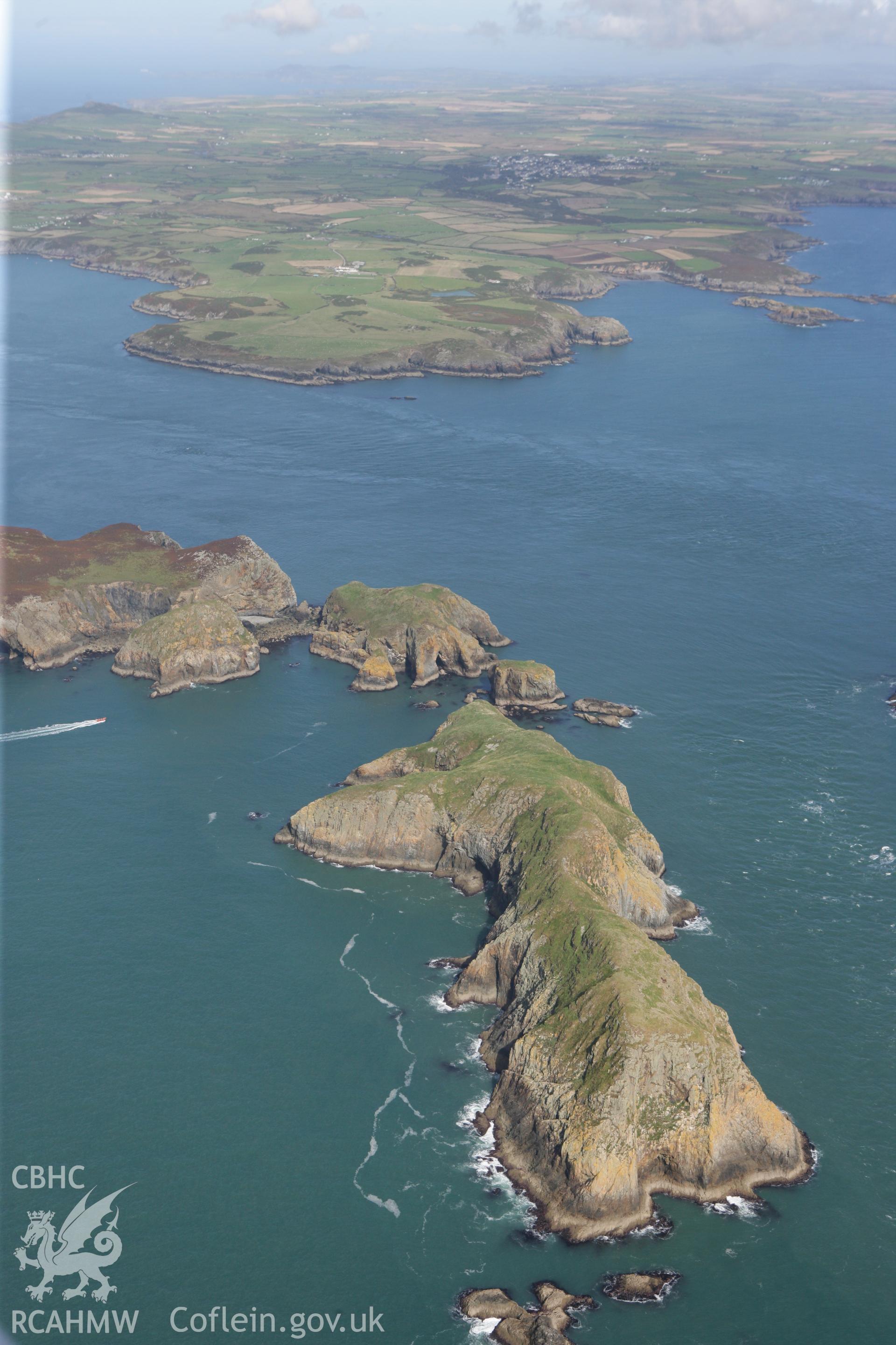 RCAHMW colour oblique photograph of Ynys Bery, Ramsey Island. Taken by Toby Driver on 09/09/2010.