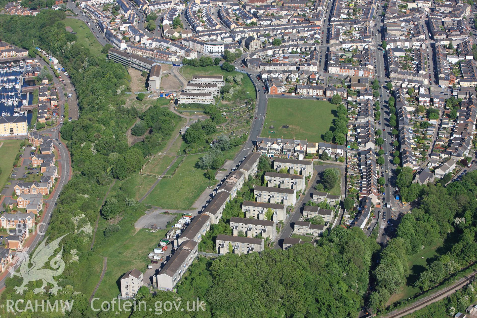 RCAHMW colour oblique photograph of Billy Banks Estate (Penarth Heights Phase I). Taken by Toby Driver on 24/05/2010.