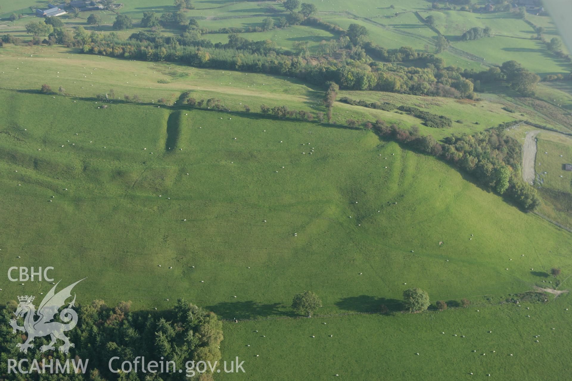 RCAHMW colour oblique photograph of Cefn Carnedd Hillfort, near Caersws. Taken by Toby Driver on 13/10/2010.