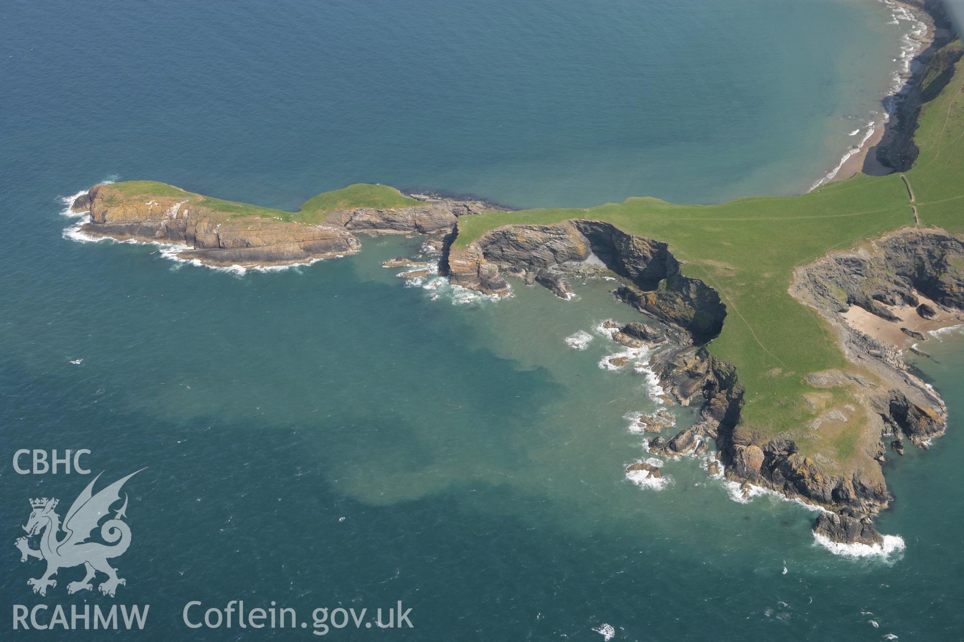 RCAHMW colour oblique photograph of Ynys Lochtyn, promontory fort. Taken by Toby Driver on 25/05/2010.
