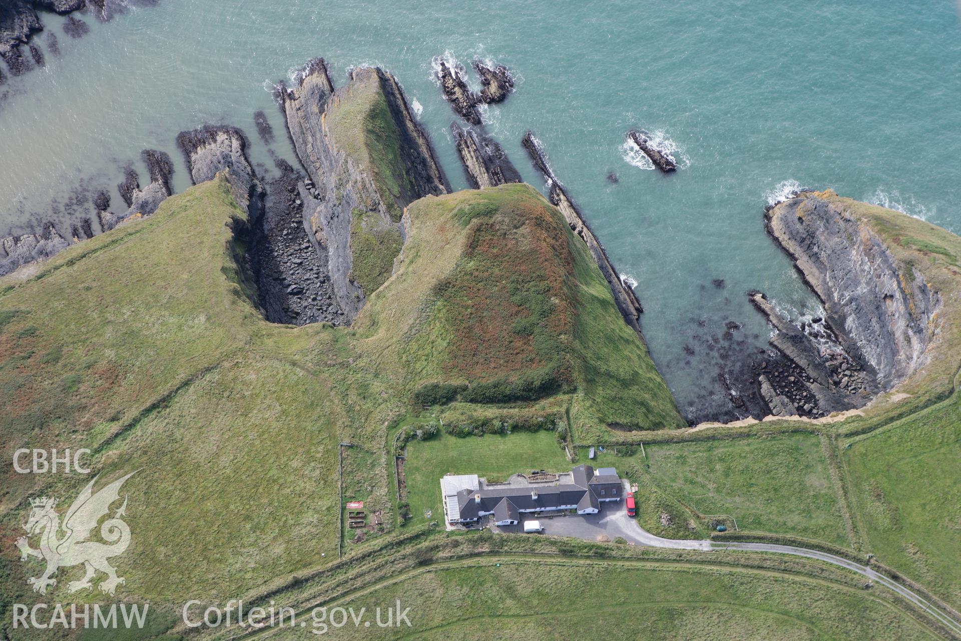 RCAHMW colour oblique photograph of Pen-Castell Promontory Fort. Taken by Toby Driver on 09/09/2010.