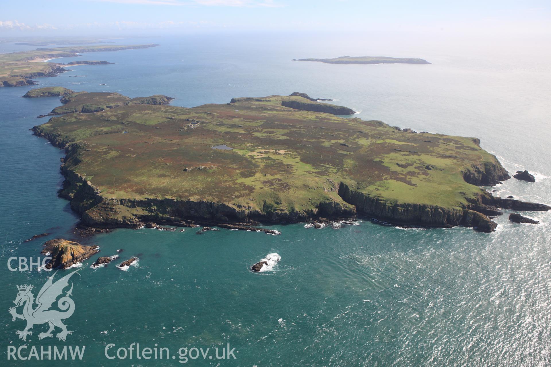 RCAHMW colour oblique photograph of Settlement and field systems, Skomer Island. Taken by Toby Driver on 09/09/2010.