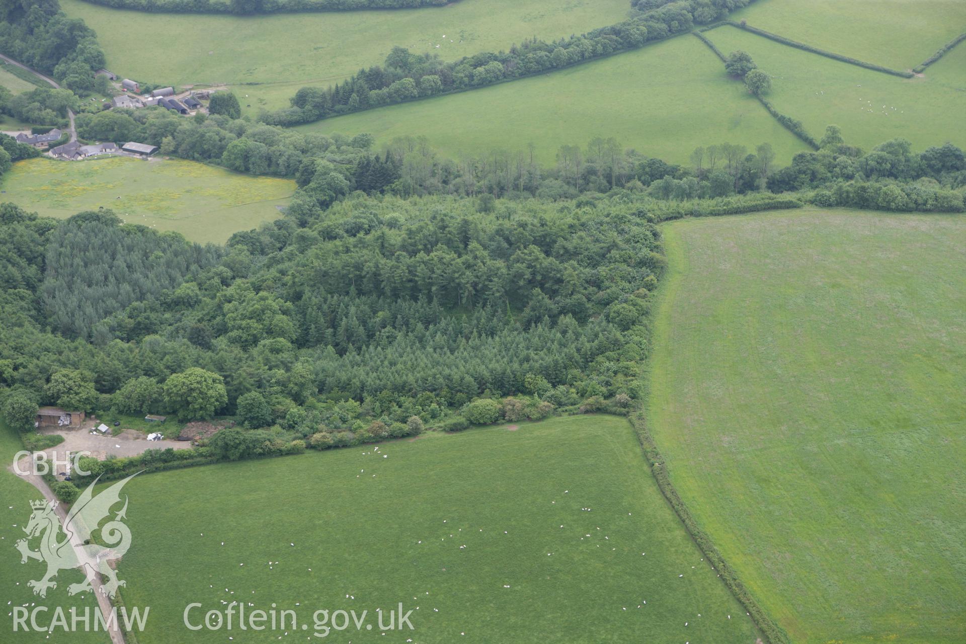 RCAHMW colour oblique photograph of Broadway Enclosure and Pilcornwell Enclosure. Taken by Toby Driver on 11/06/2010.