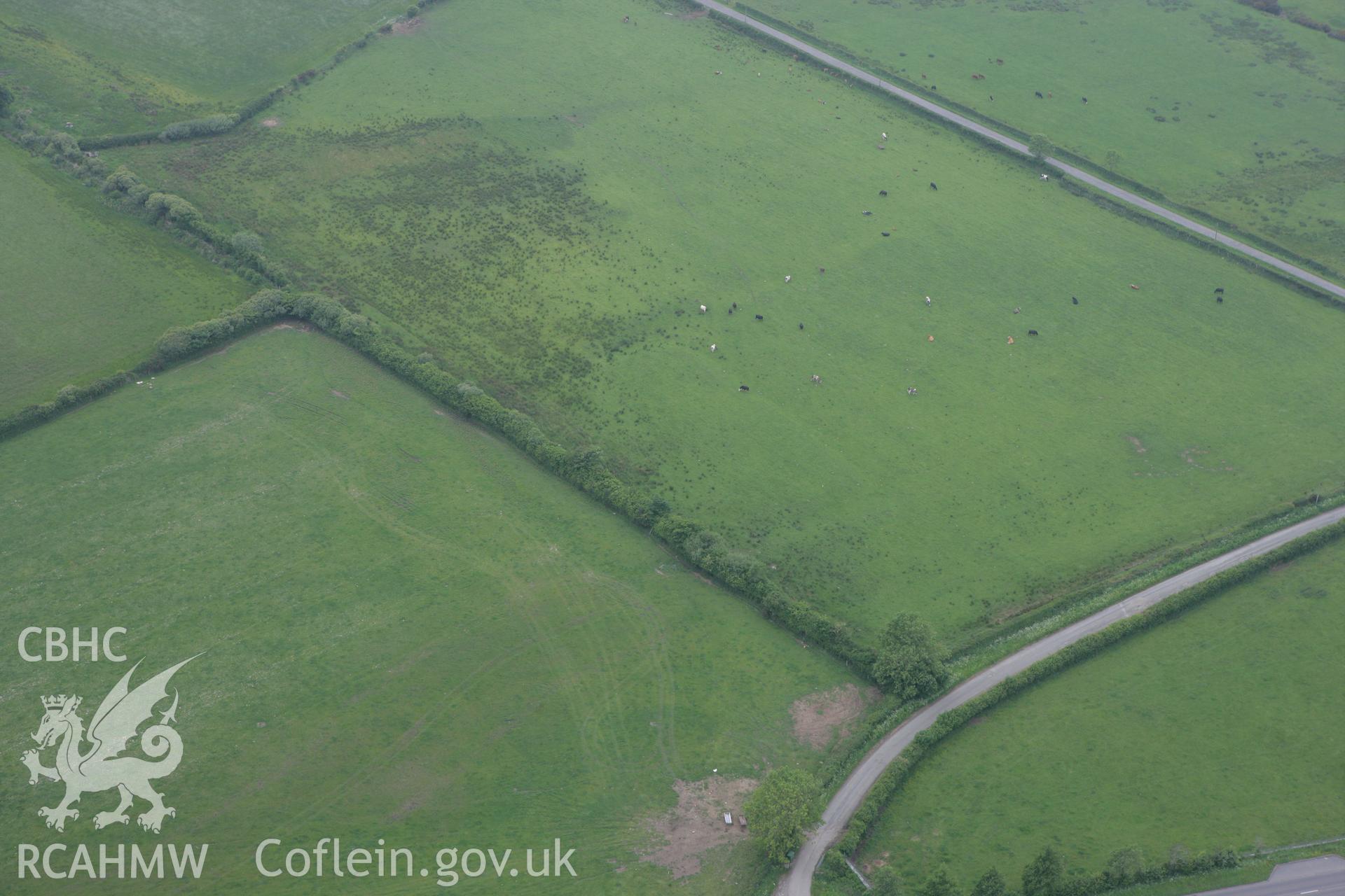 RCAHMW colour oblique photograph of Bryn Eryr, Settlement enclosure. Taken by Toby Driver on 10/06/2010.