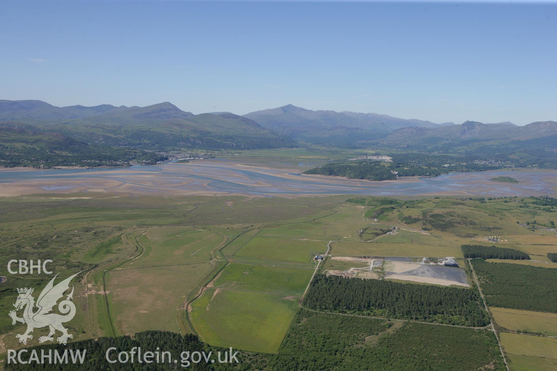 RCAHMW colour oblique photograph of Morfa Harlech relict field system, overlain by Gunnery Range. Taken by Toby Driver on 16/06/2010.