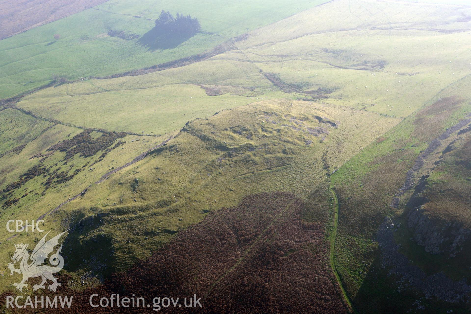 RCAHMW colour oblique photograph of Llandegley Rocks Enclosure. Taken by Toby Driver on 13/10/2010.