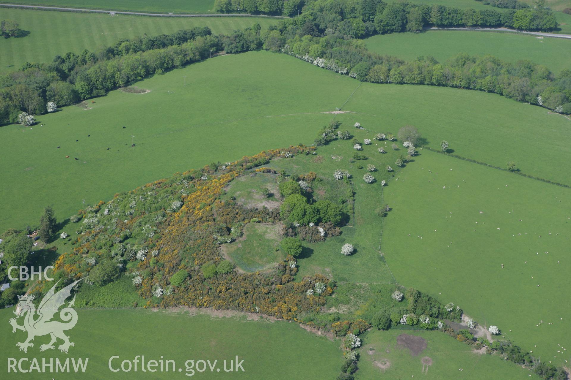 RCAHMW colour oblique photograph of Pen y Castell hillfort. Taken by Toby Driver on 25/05/2010.