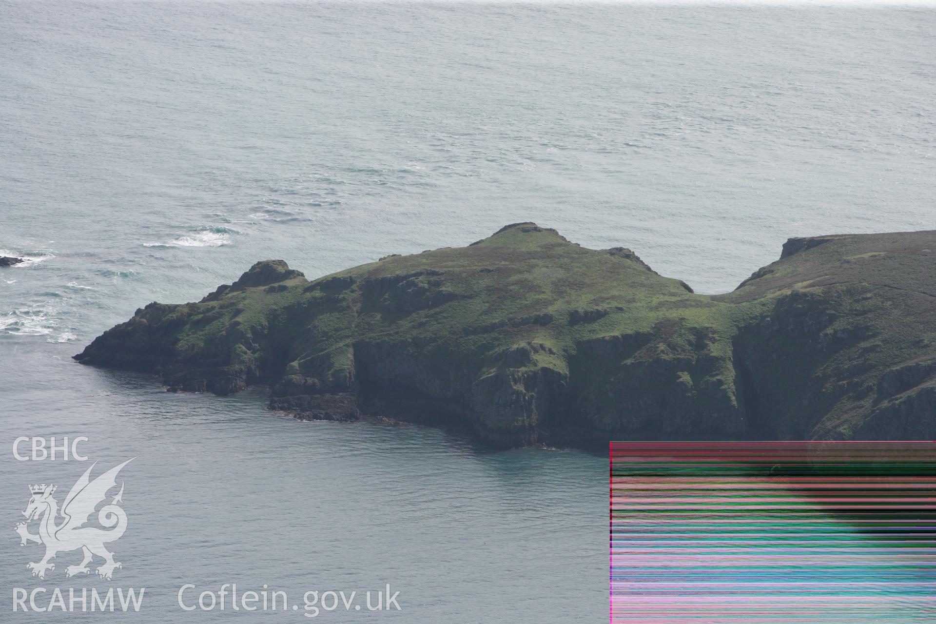 RCAHMW colour oblique photograph of South Castle Promontory Fort (Neck Camp), The Neck, Skomer Island. Taken by Toby Driver on 09/09/2010.