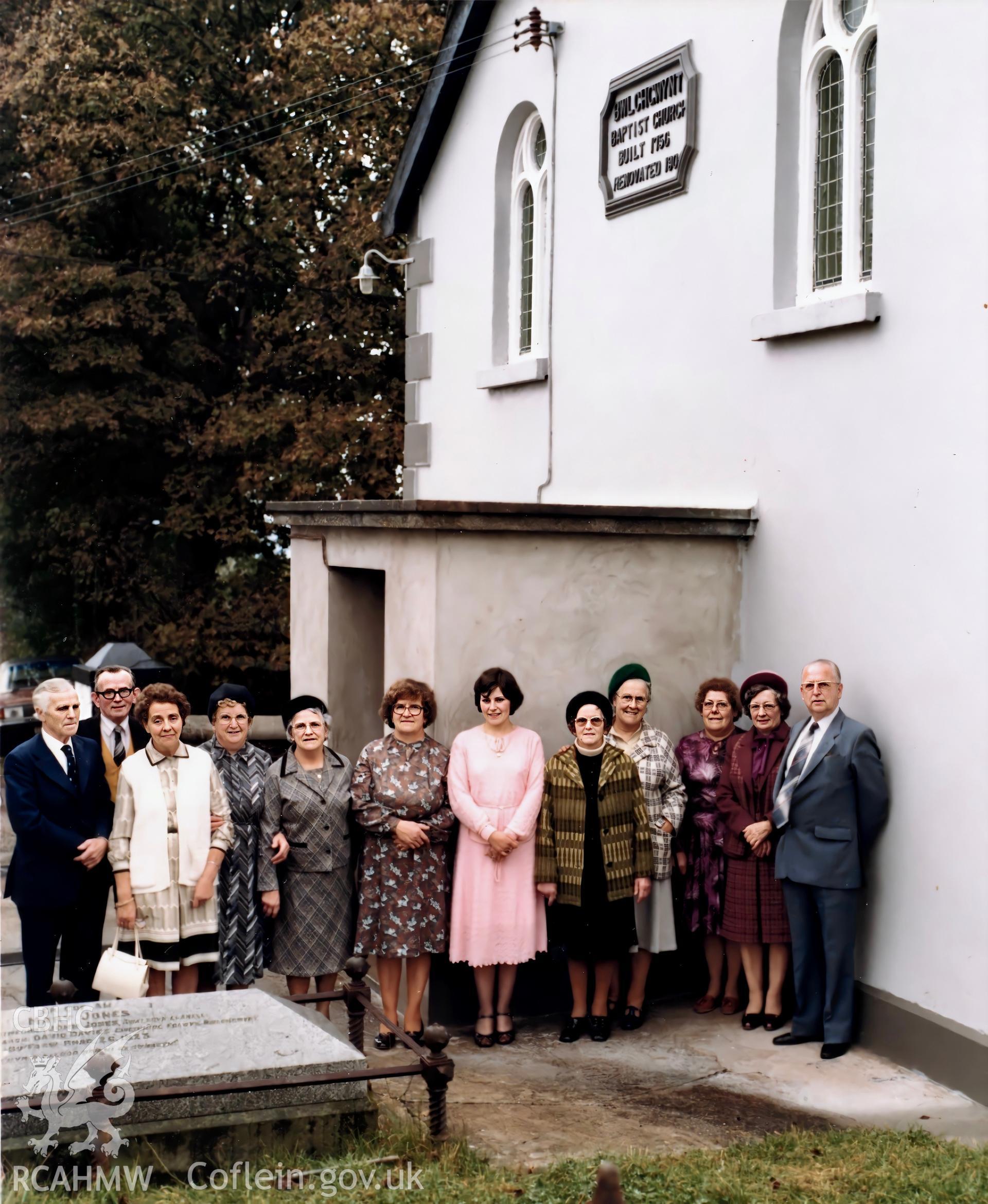 Bwlchgwynt chapel congregation in the 1970’s. Colour photograph by Cliff James.
