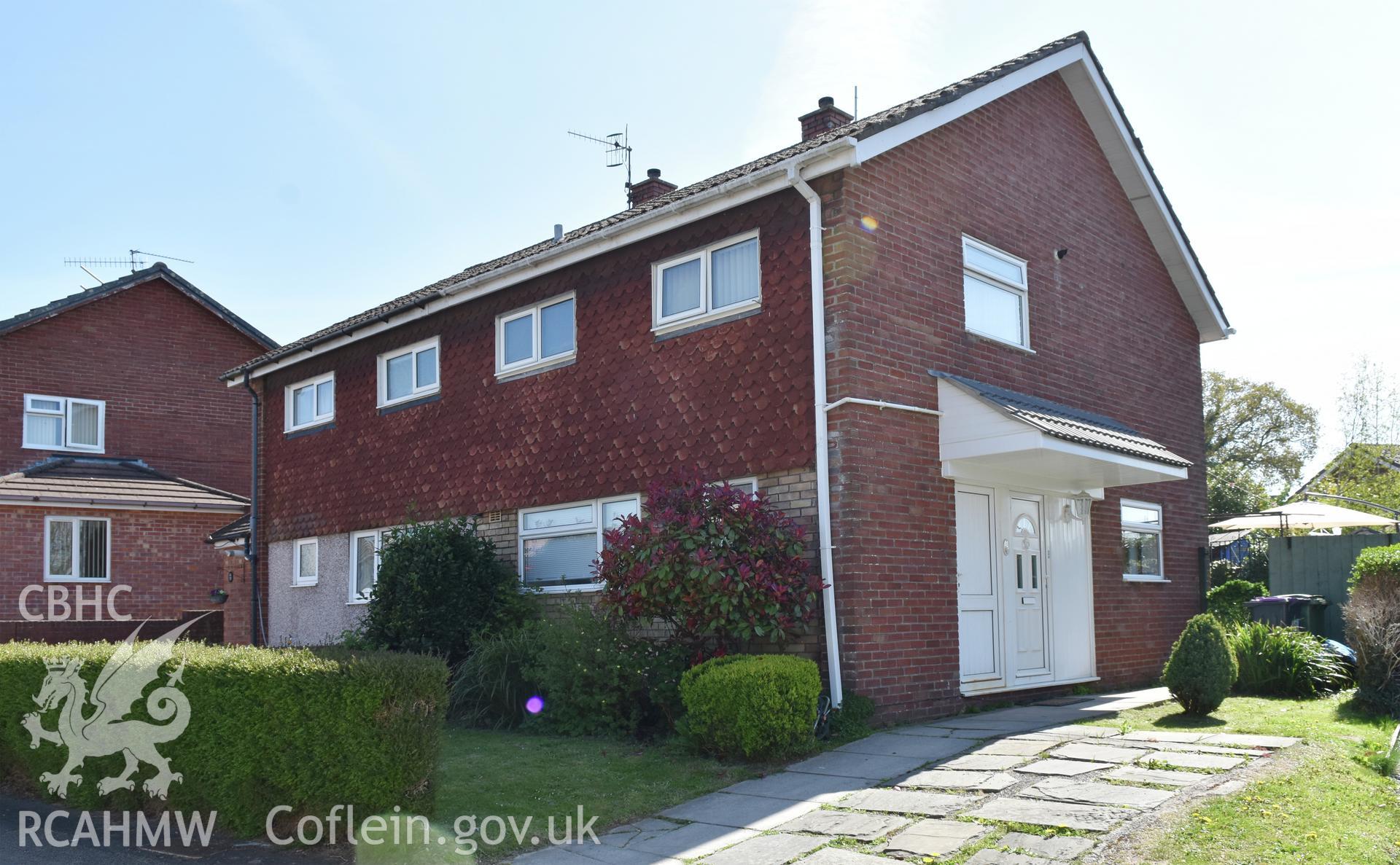 Exterior view of front and side elevation of house on Narberth Crescent, in the Llanyravon neighbourhood of Cwmbran, photographed by Susan Fielding of RCAHMW on 23 April 2021.