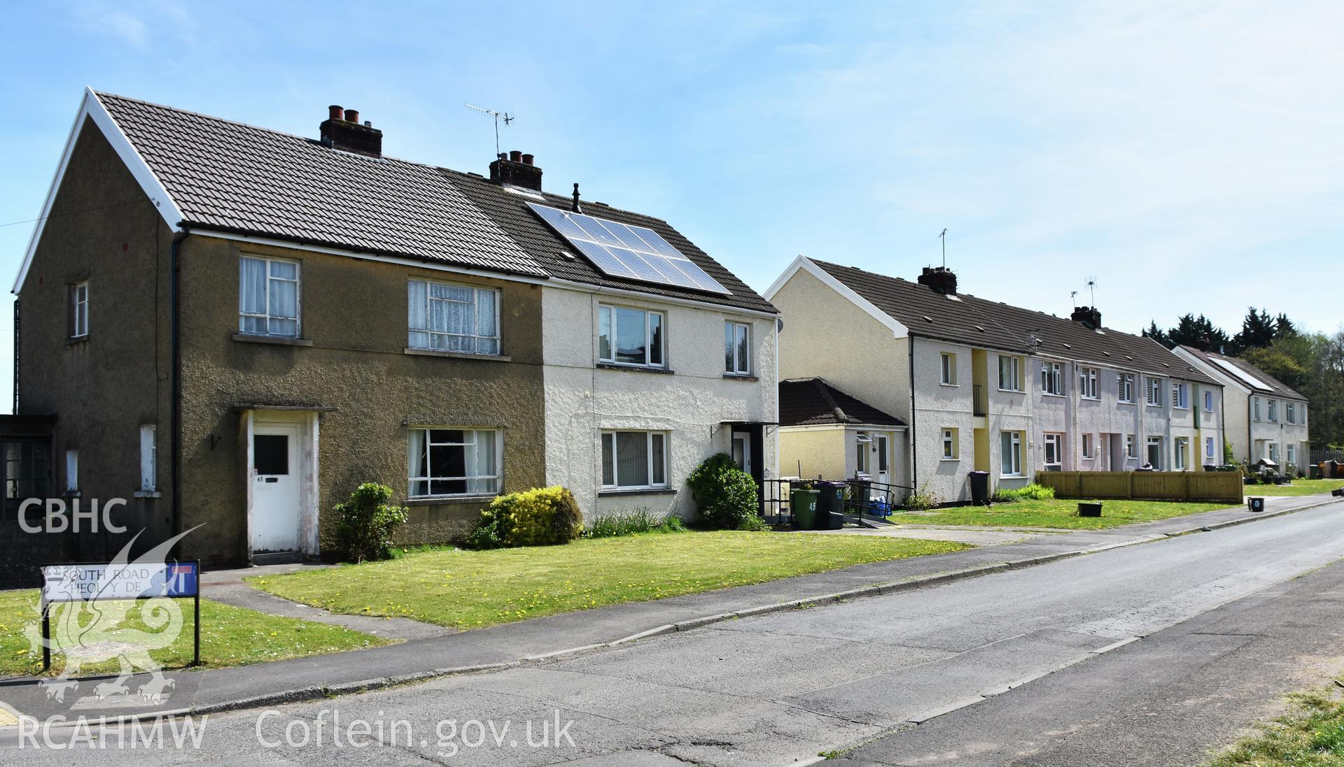 Exterior view showing front elevation of Cwmbran Development Corporation Housing on South Road in the Oakfield Neighbourhood of Cwmbran, photographed by Susan Fielding of RCAHMW between 23 April 2021.