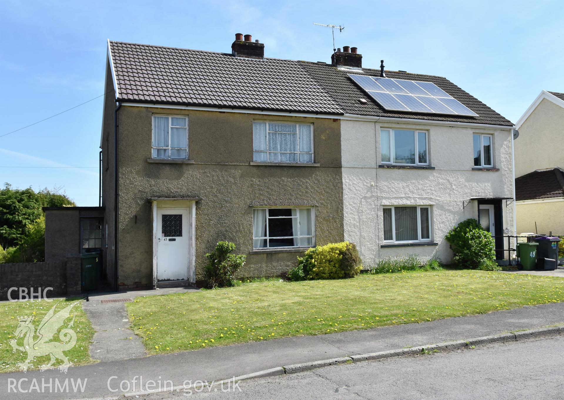 Exterior view showing front elevation of semi detached Cwmbran Development Corporation Housing on South Road in the Oakfield Neighbourhood of Cwmbran, photographed by Susan Fielding of RCAHMW between 23 April 2021.