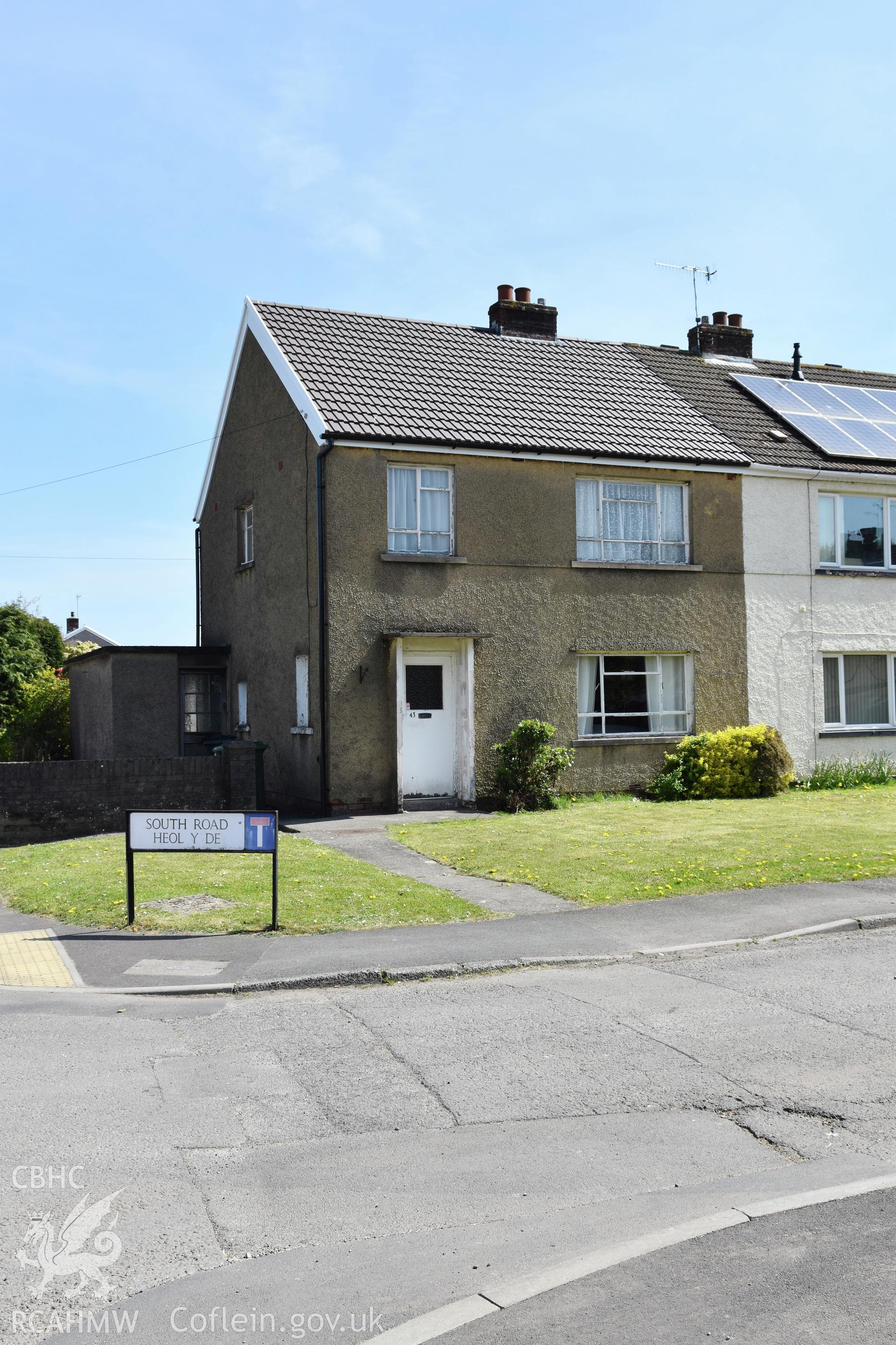 Exterior view showing front elevation of semi detached Cwmbran Development Corporation Housing on South Road in the Oakfield Neighbourhood of Cwmbran, photographed by Susan Fielding of RCAHMW between 23 April 2021.