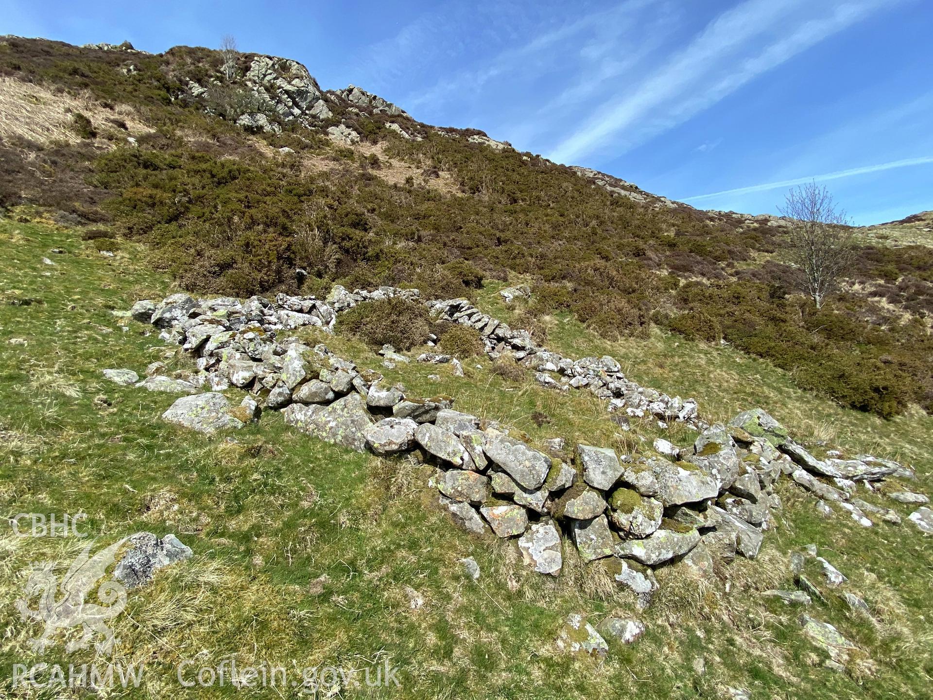 Digital colour photograph showing Clogwyn-yr-eryr farmstead, produced by Paul R Davis in 2021.