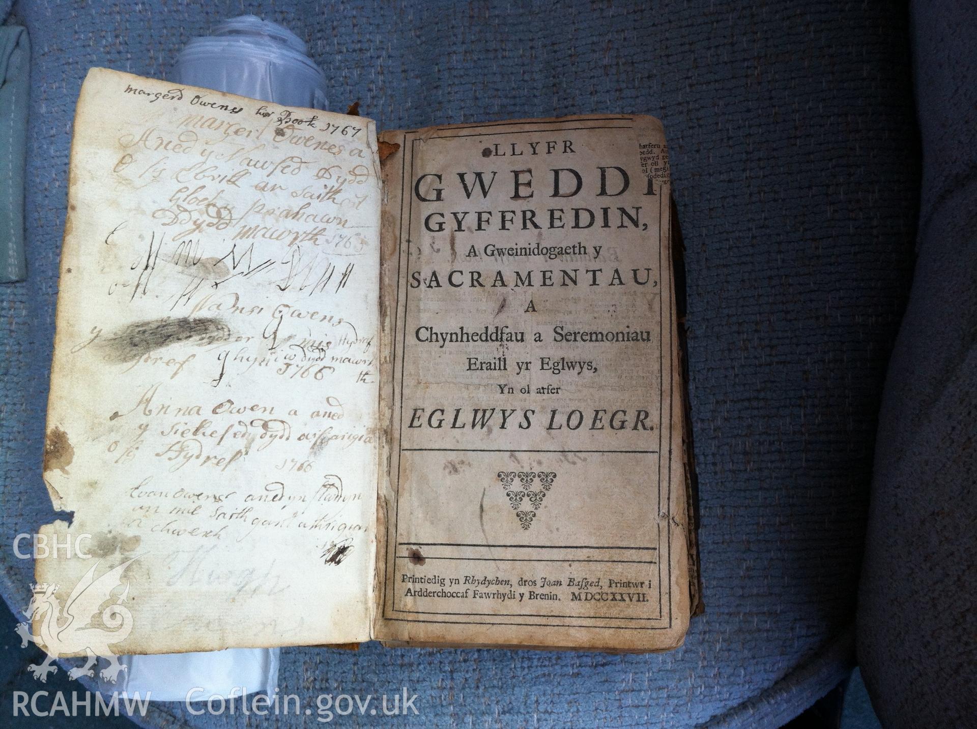 Digital photograph showing inscriptions on the end paper and the cover page of a family bible printed in 1727 and associated with Bryngwenallt Hall, Abergele. Photographed by Gillian Swan in 2017.
