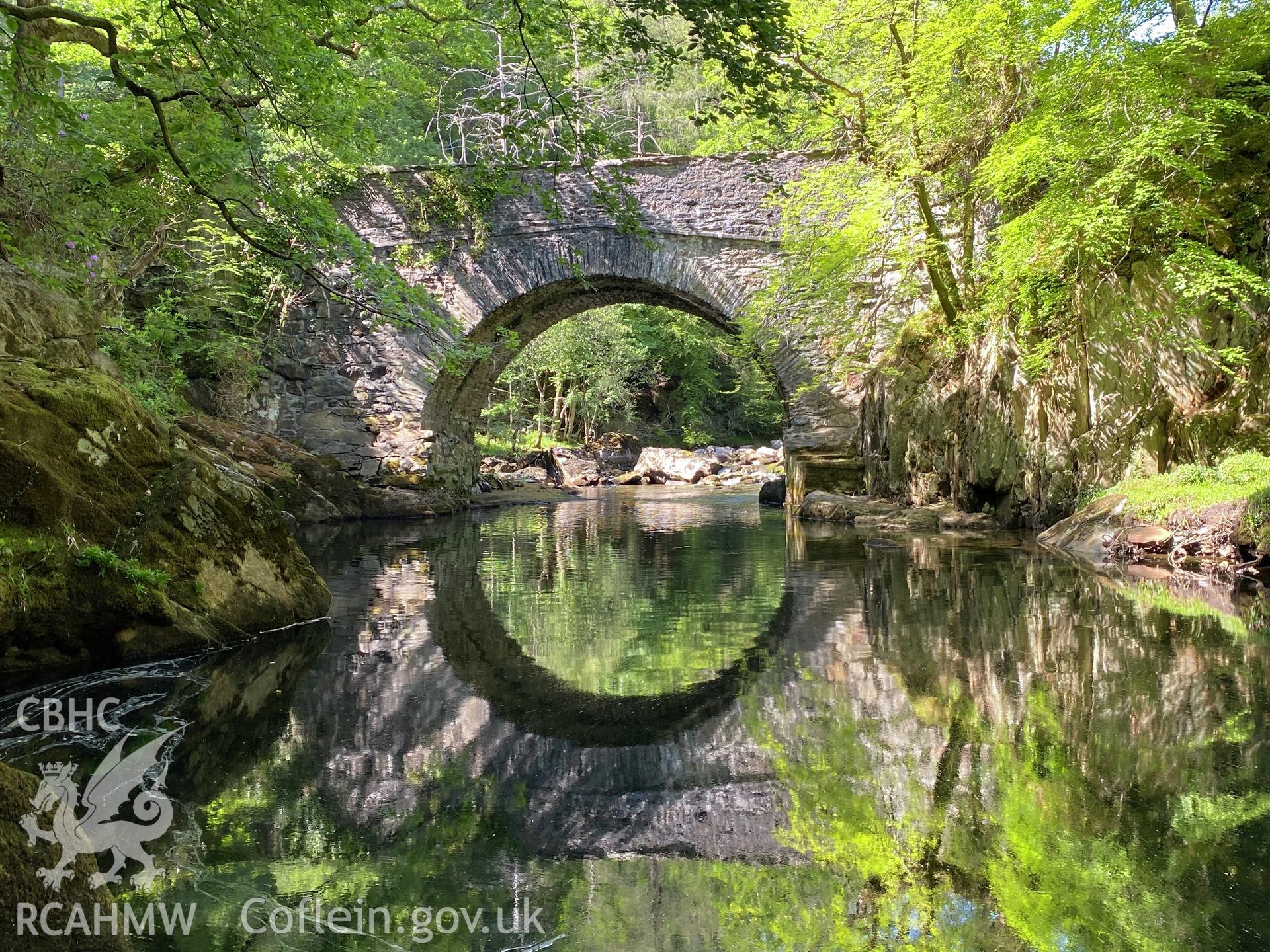 Digital colour photograph showing Pont Aberglaslyn, produced by Paul R Davis in 2021.