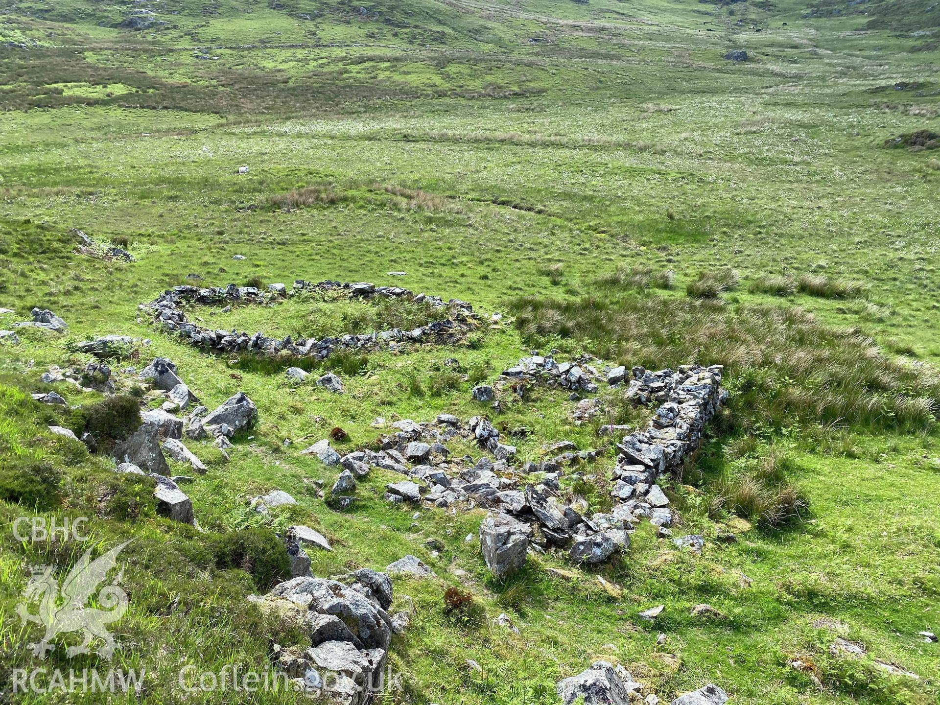 Digital colour photograph showing Aberglaslyn West, Clogwyn Cwm Goch ruin, taken by Paul R Davis in 2021.