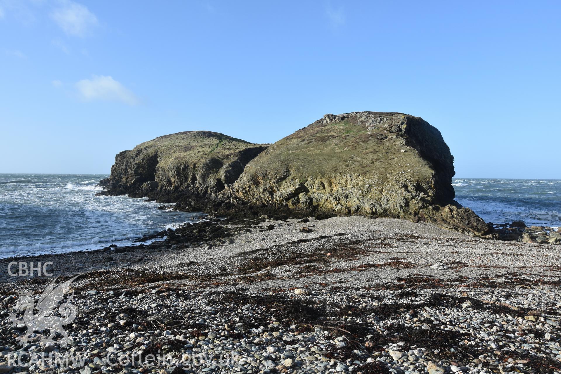 Ynys y Fydlyn Promontory Fort Taken by Lou Barker. Produced with EU funds through the Ireland Wales Co-operation Programme 2014-2023. All material made freely available through the Open Government Licence.