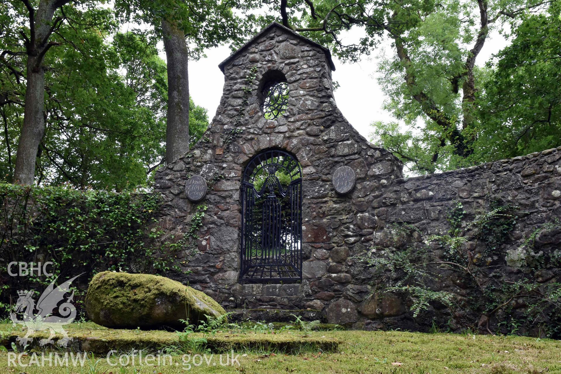 Lloyd George's Grave, interior view Taken by Susan Fielding.