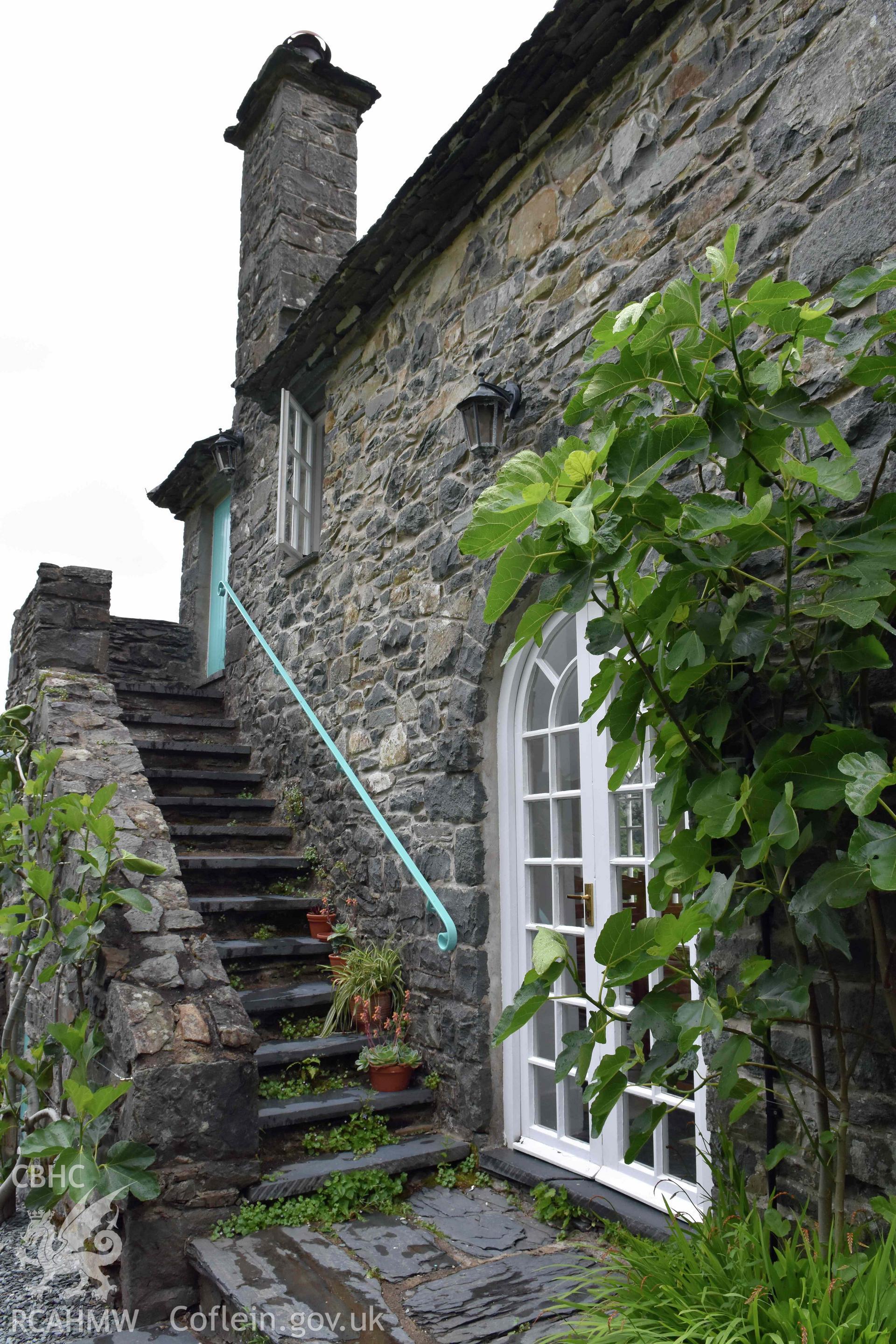 Plas Brondanw Garden; summer house Taken by Susan Fielding.