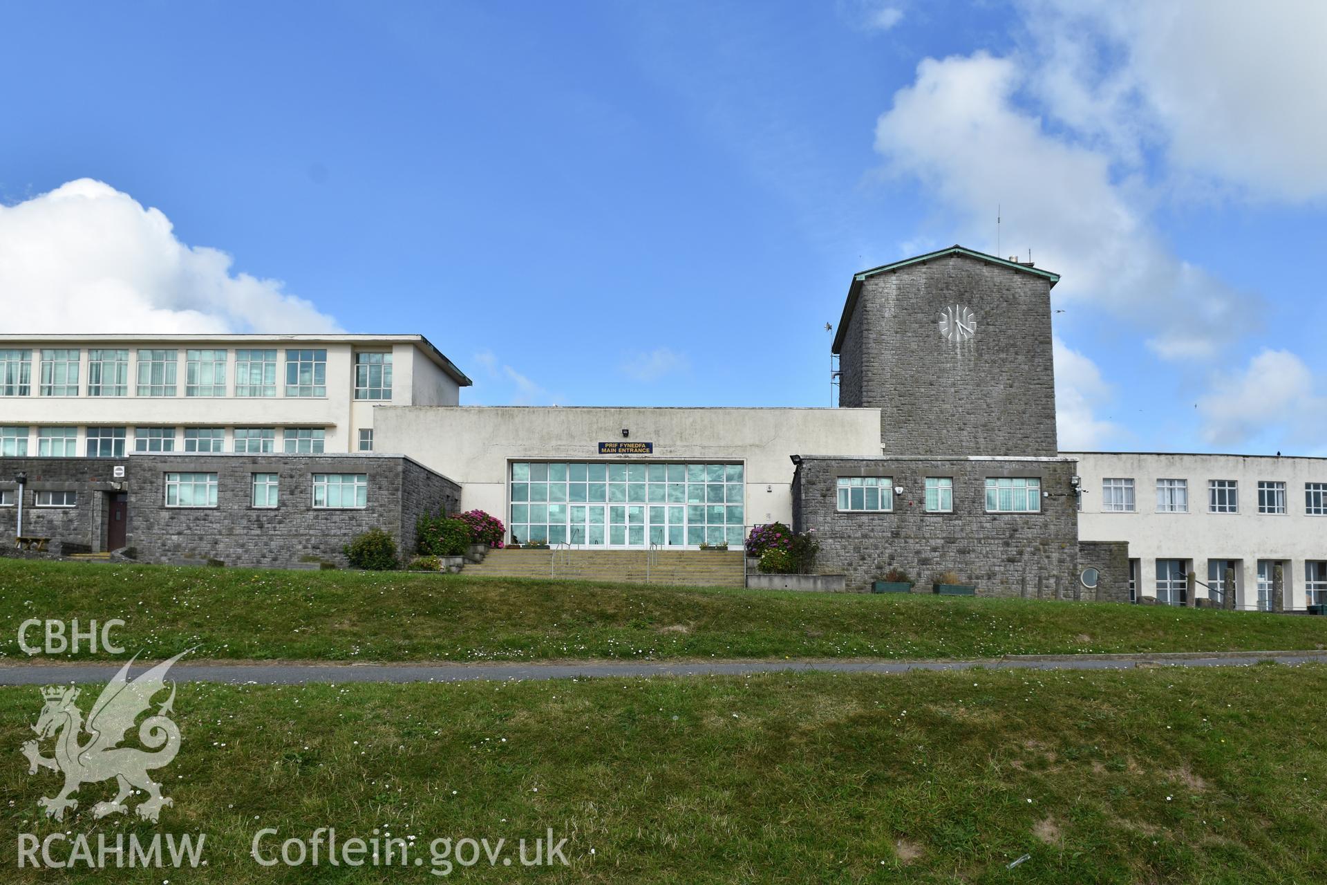 Ysgol Syr Thomas Jones, exterior central block from the east Taken by Susan Fielding.