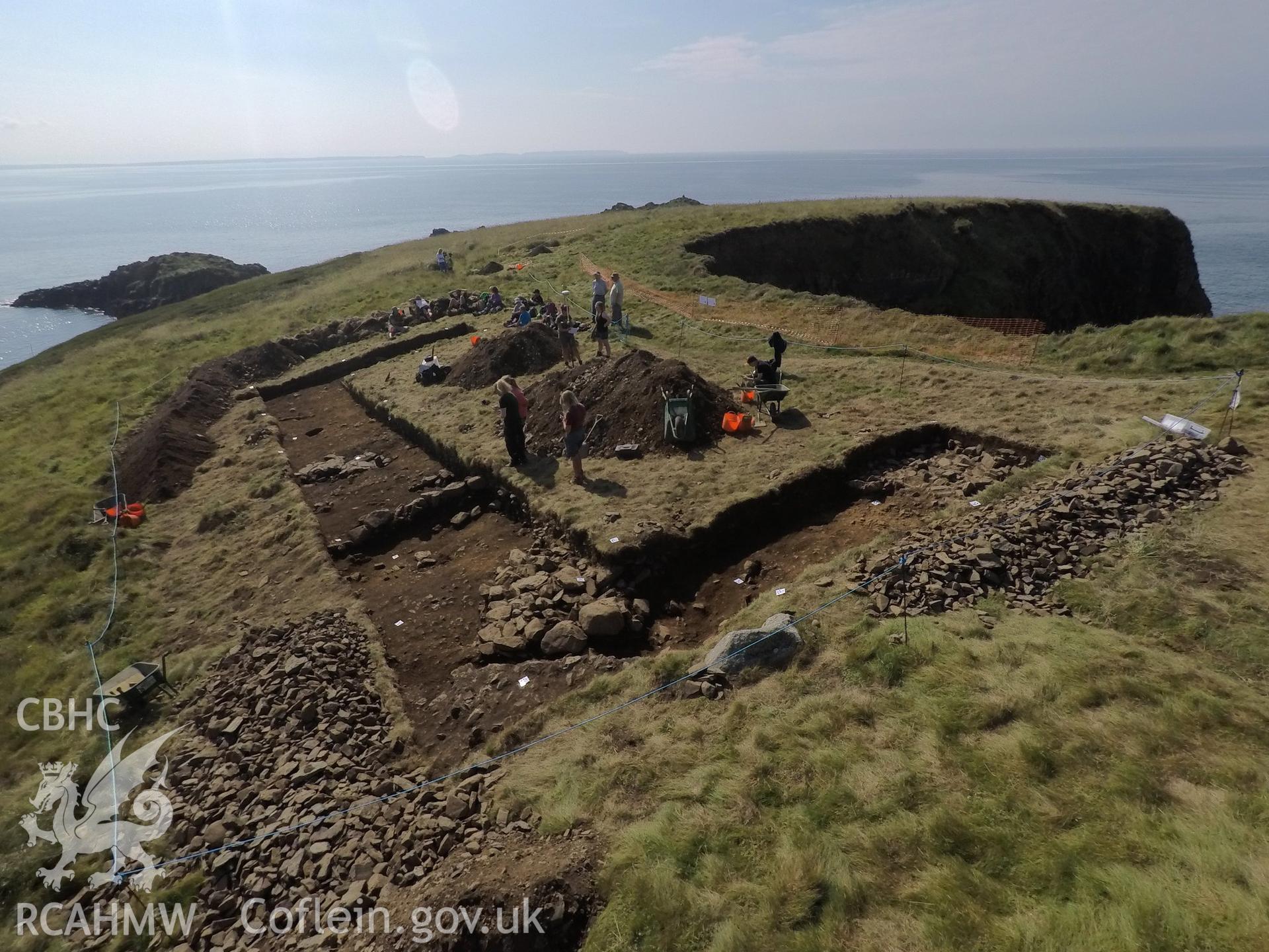 Excavations at Caerfai promontory fort with community members Taken by Louise Barker. Produced with EU funds through the Ireland Wales Co-operation Programme 2014-2023. All material made freely available through the Open Government Licence.