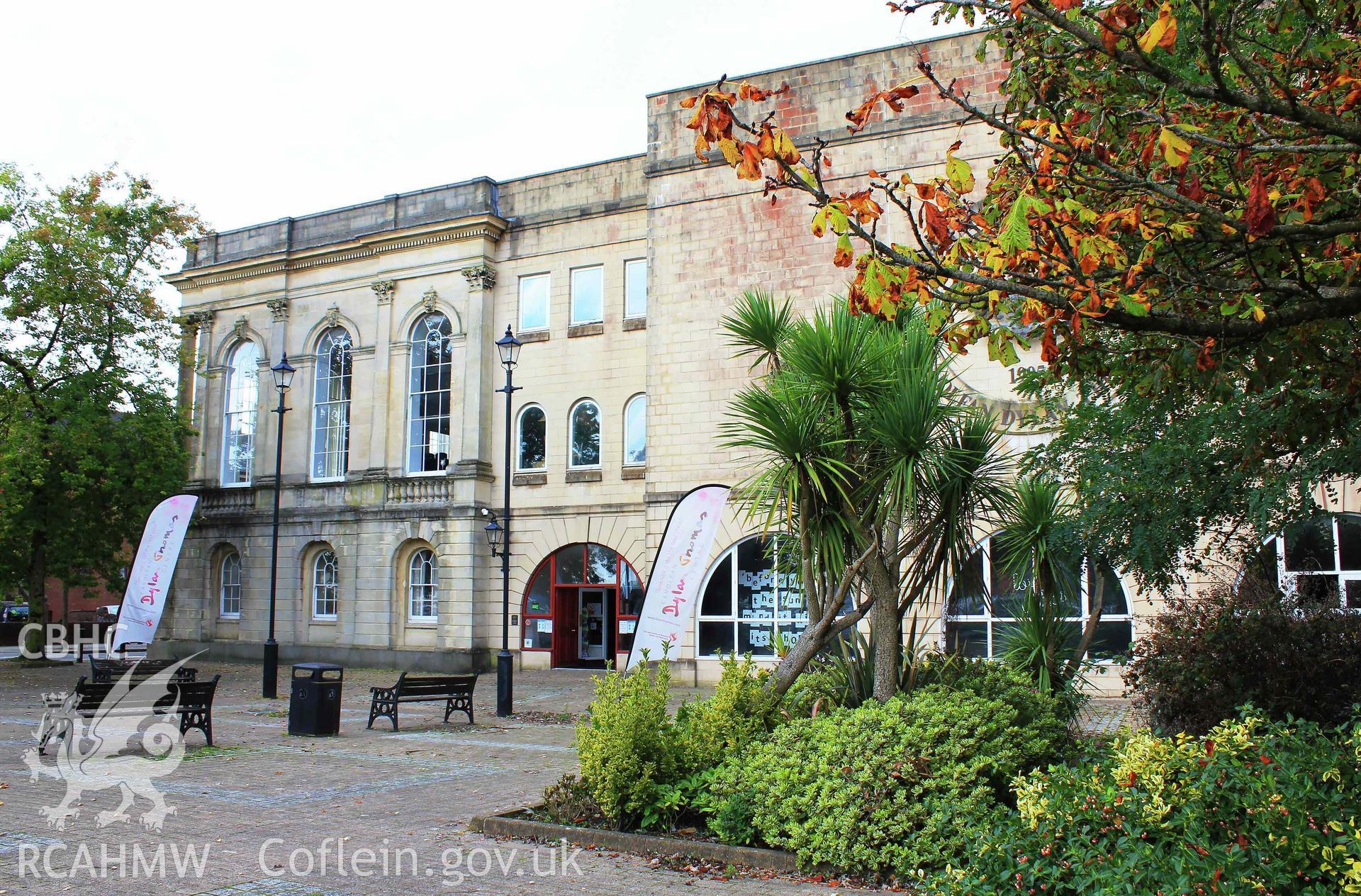 Former Swansea Town Hall (now Dylan Thomas Centre) from front. East face Taken by Meilyr Powel.