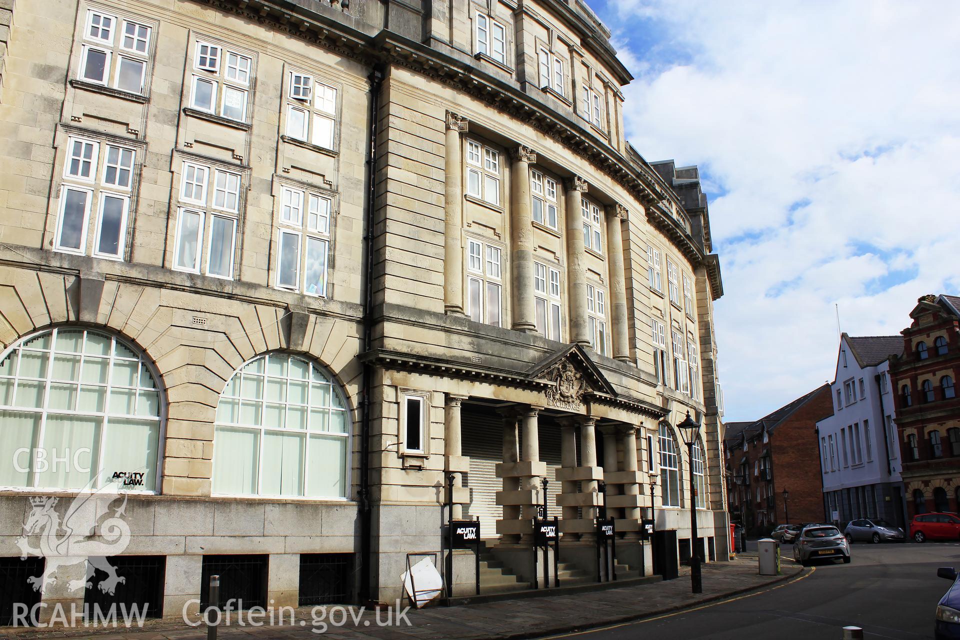 Exchange Chambers, Swansea, curved front and columned entrance Taken by Meilyr Powel.