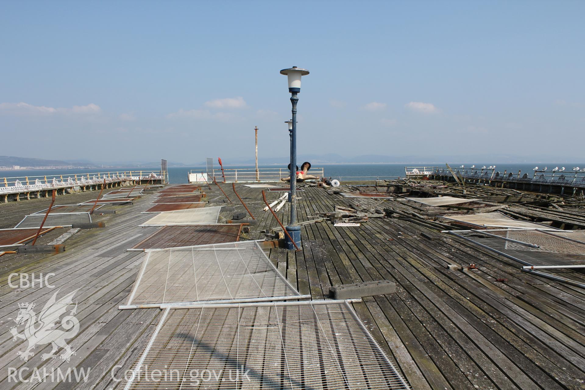 View along pier head .